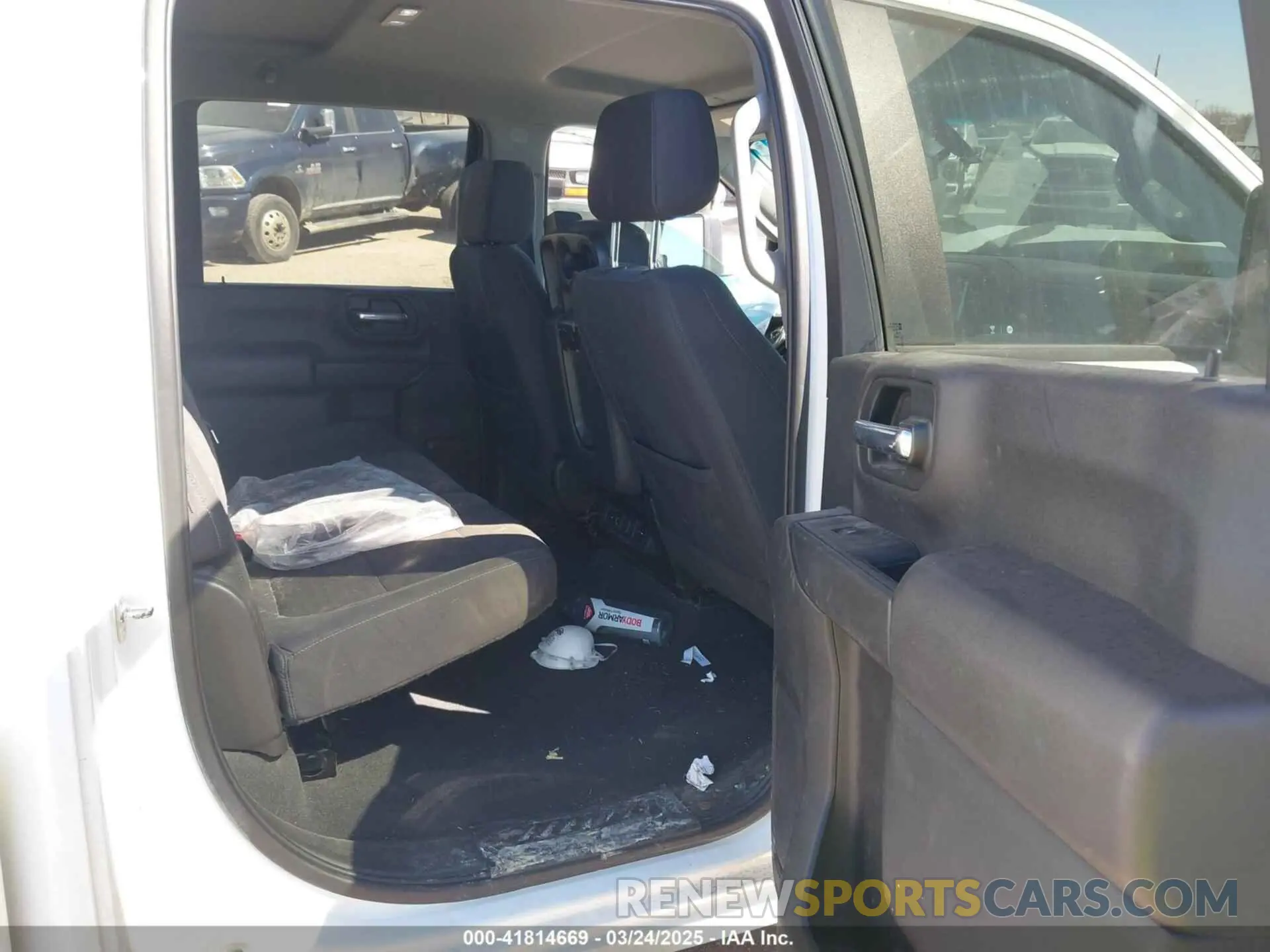 8 Photograph of a damaged car 1GC1YNEY9PF245685 CHEVROLET SILVERADO 2500HD 2023