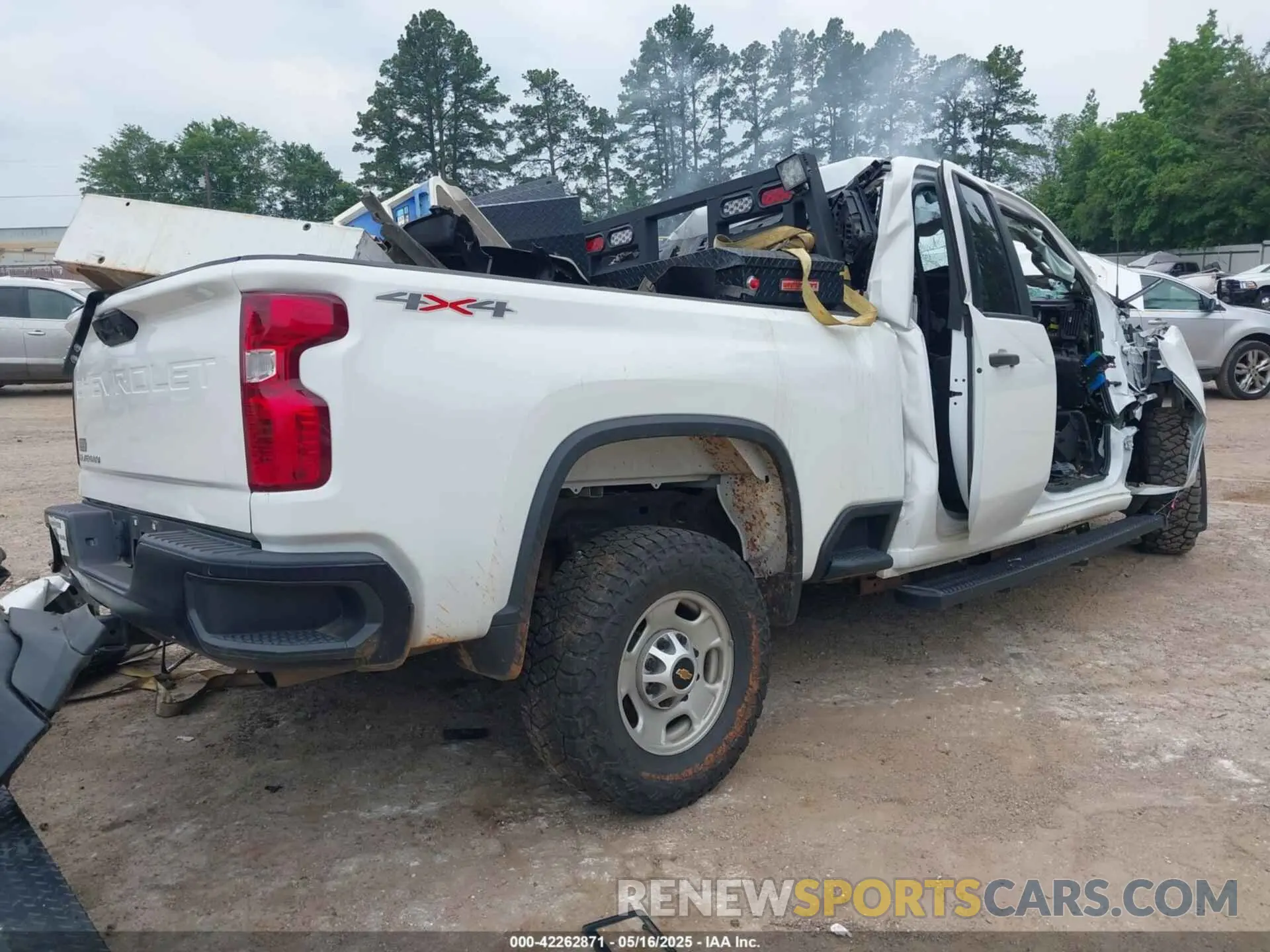 4 Photograph of a damaged car 1GC2YLE75PF217964 CHEVROLET SILVERADO 2500HD 2023