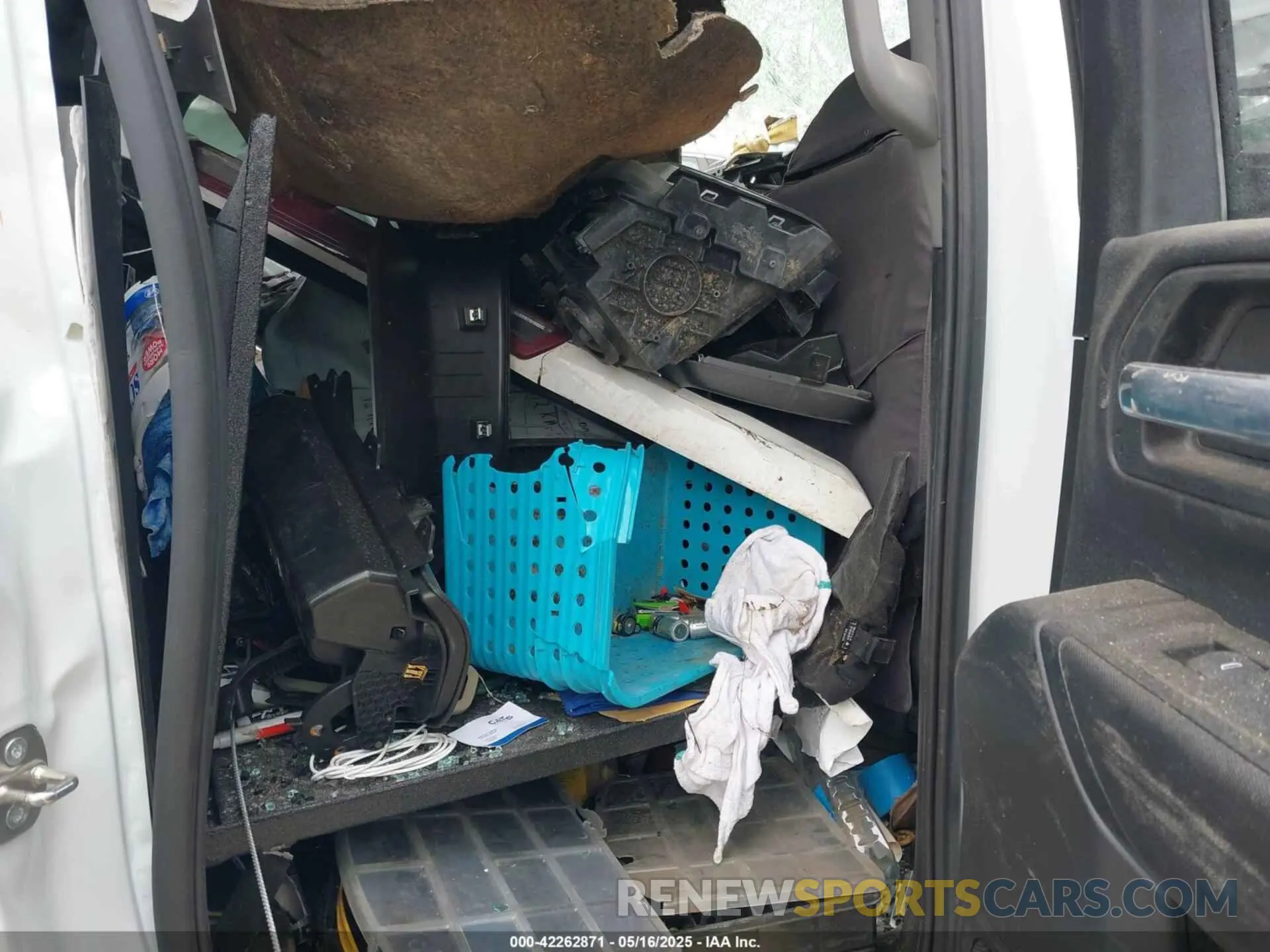 8 Photograph of a damaged car 1GC2YLE75PF217964 CHEVROLET SILVERADO 2500HD 2023