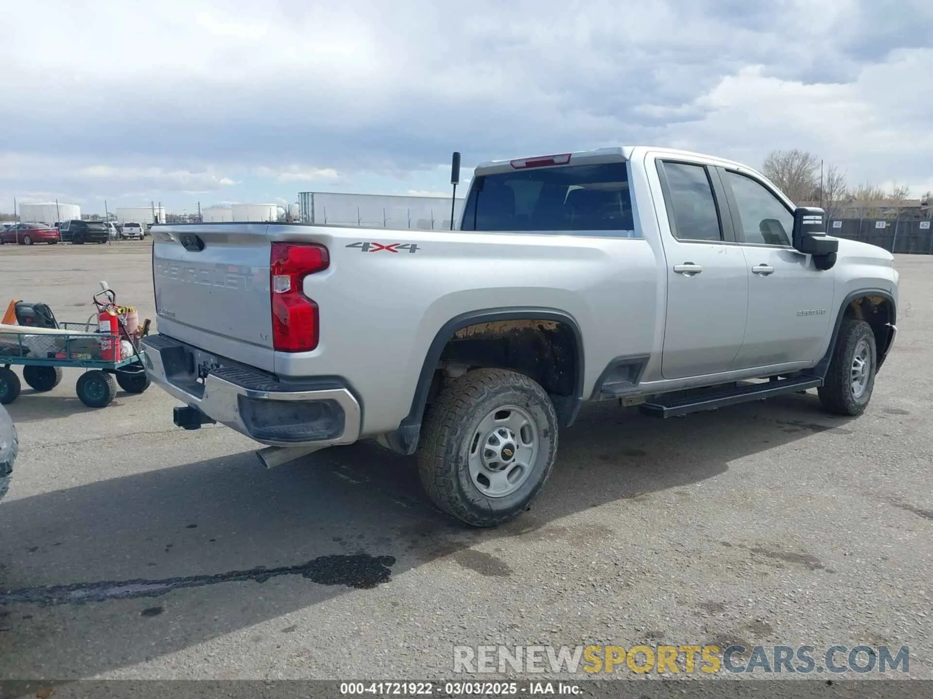 4 Photograph of a damaged car 1GC2YNE71PF213521 CHEVROLET SILVERADO 2500HD 2023