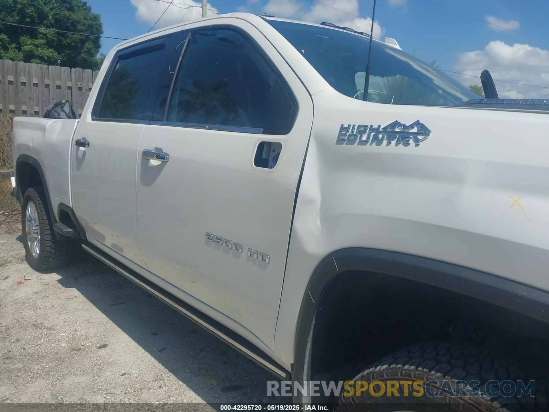11 Photograph of a damaged car 1GC4YREY0PF249645 CHEVROLET SILVERADO 2500HD 2023