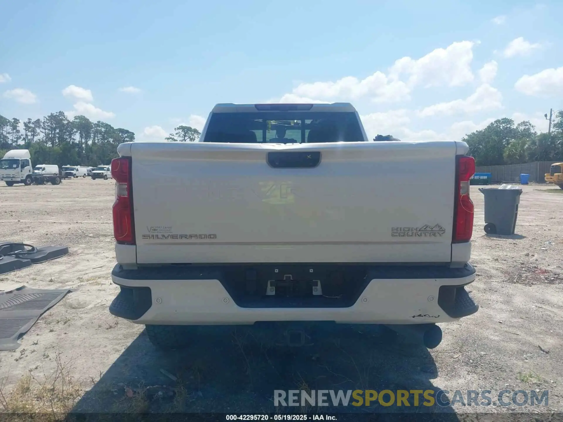 19 Photograph of a damaged car 1GC4YREY0PF249645 CHEVROLET SILVERADO 2500HD 2023