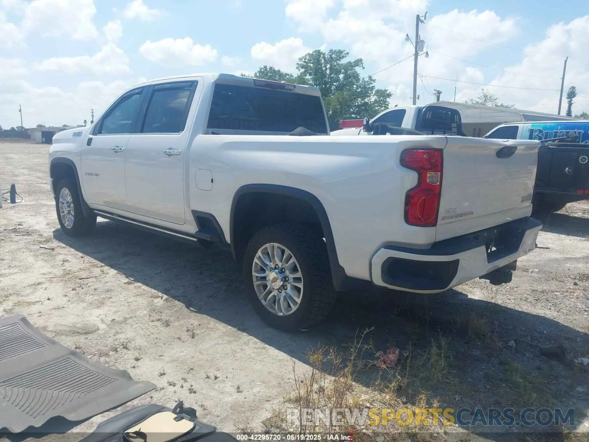 3 Photograph of a damaged car 1GC4YREY0PF249645 CHEVROLET SILVERADO 2500HD 2023