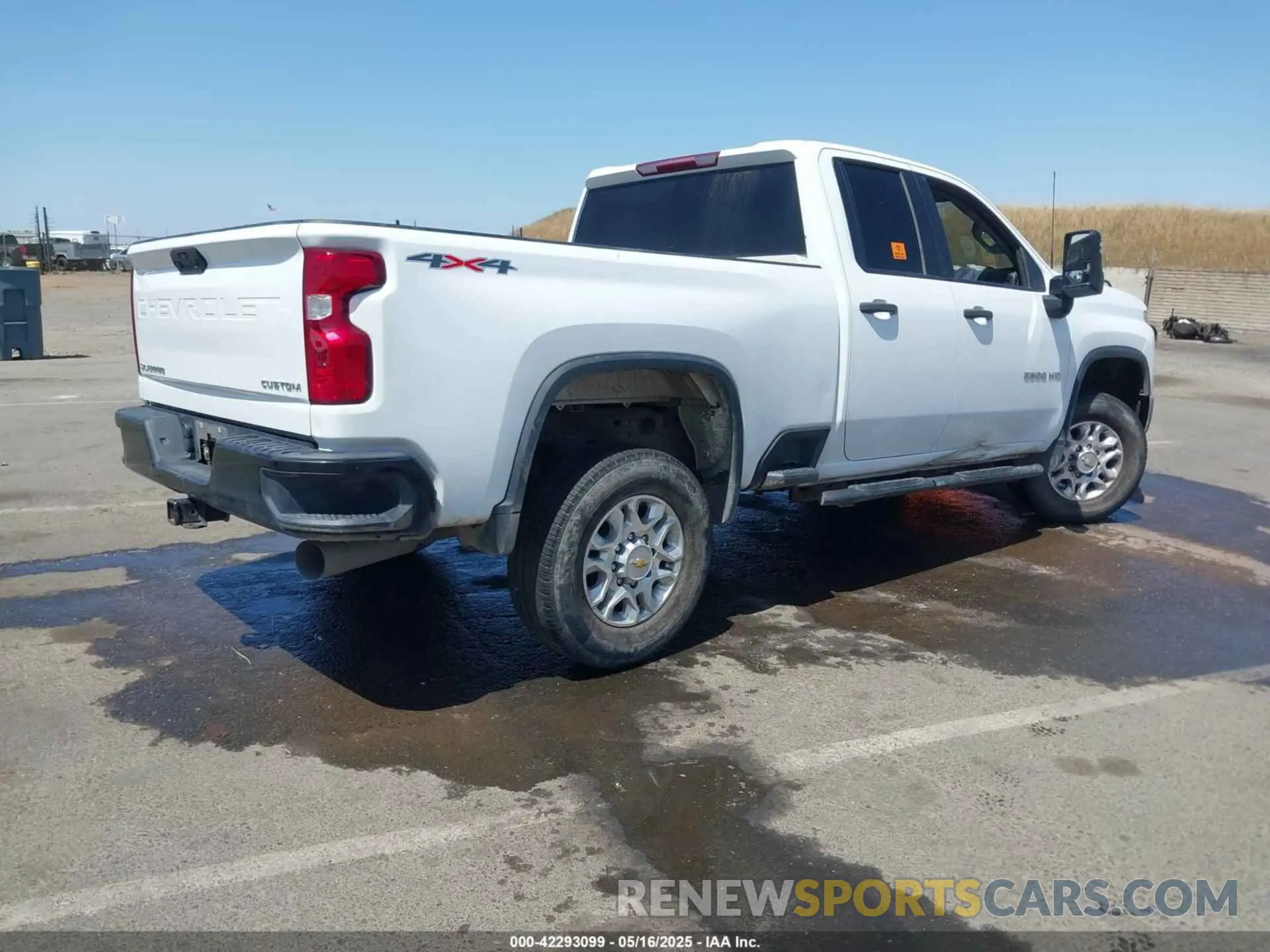 4 Photograph of a damaged car 1GC5YMEY7PF131485 CHEVROLET SILVERADO 2500HD 2023