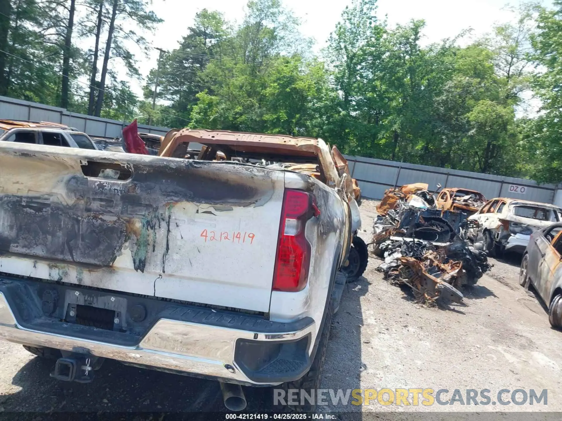 13 Photograph of a damaged car 2GC1YLE7XP1714625 CHEVROLET SILVERADO 2500HD 2023