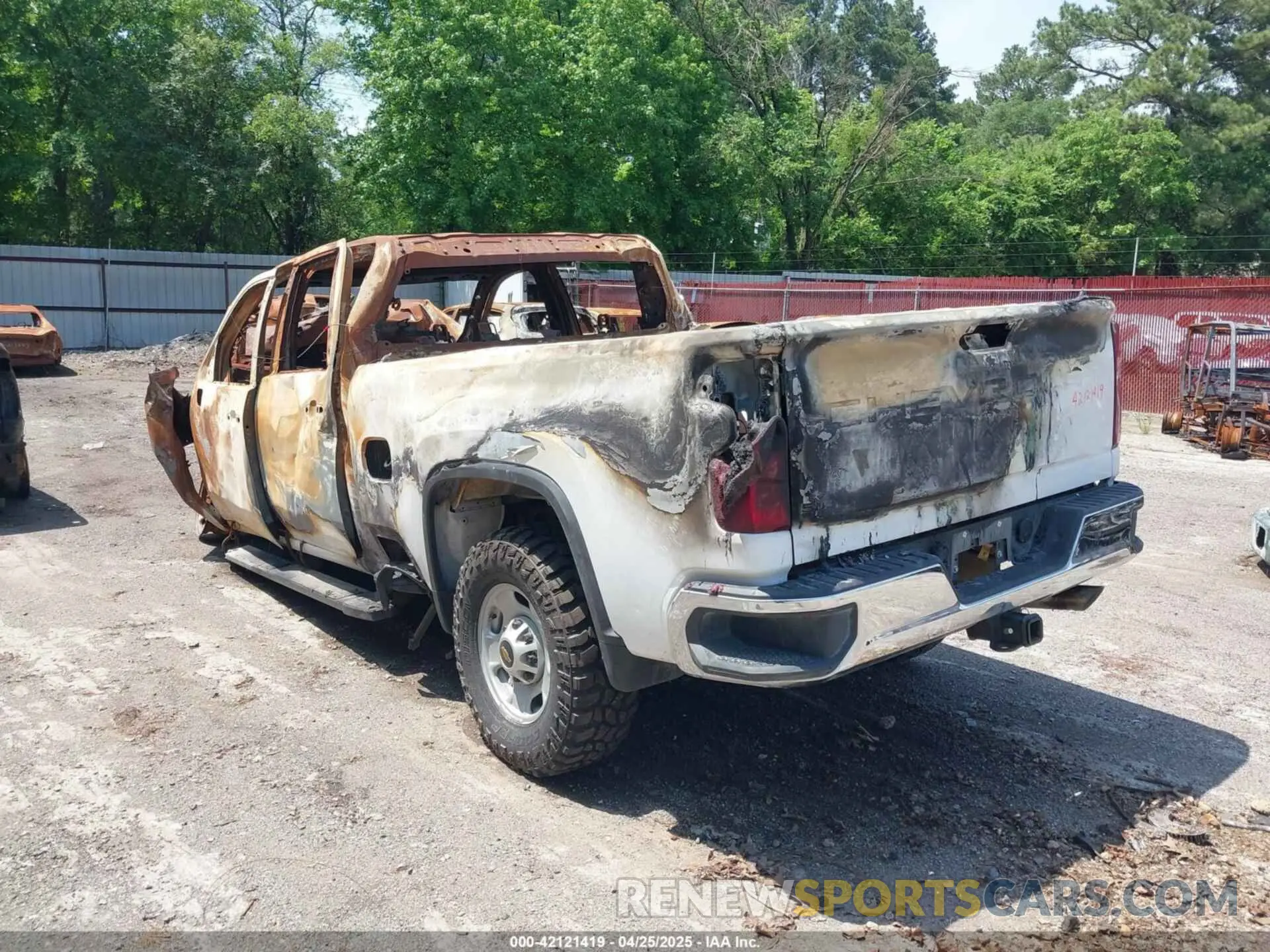 3 Photograph of a damaged car 2GC1YLE7XP1714625 CHEVROLET SILVERADO 2500HD 2023