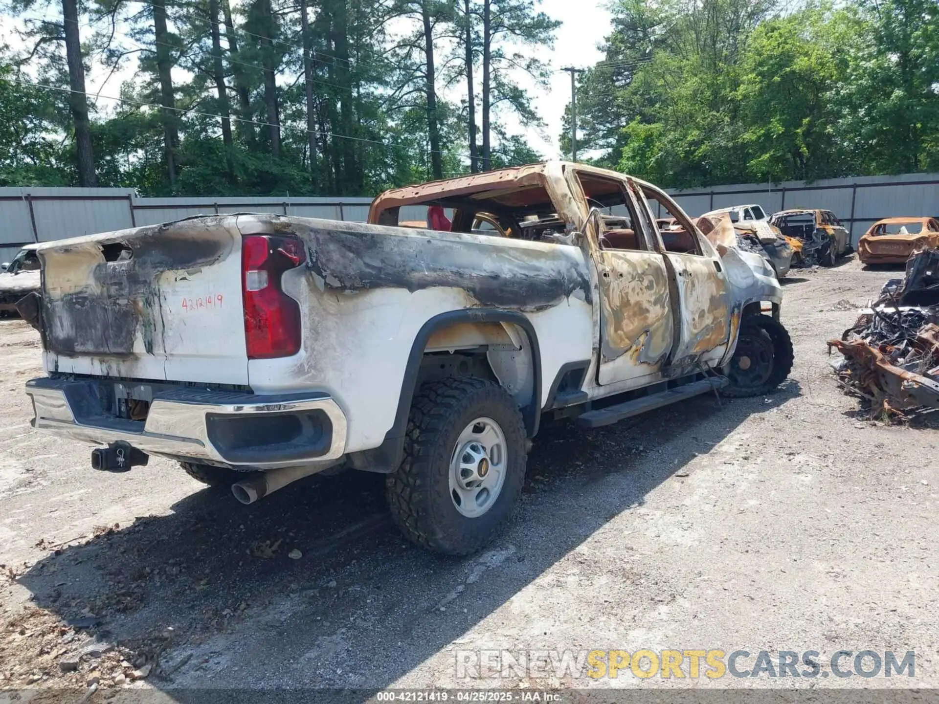 4 Photograph of a damaged car 2GC1YLE7XP1714625 CHEVROLET SILVERADO 2500HD 2023
