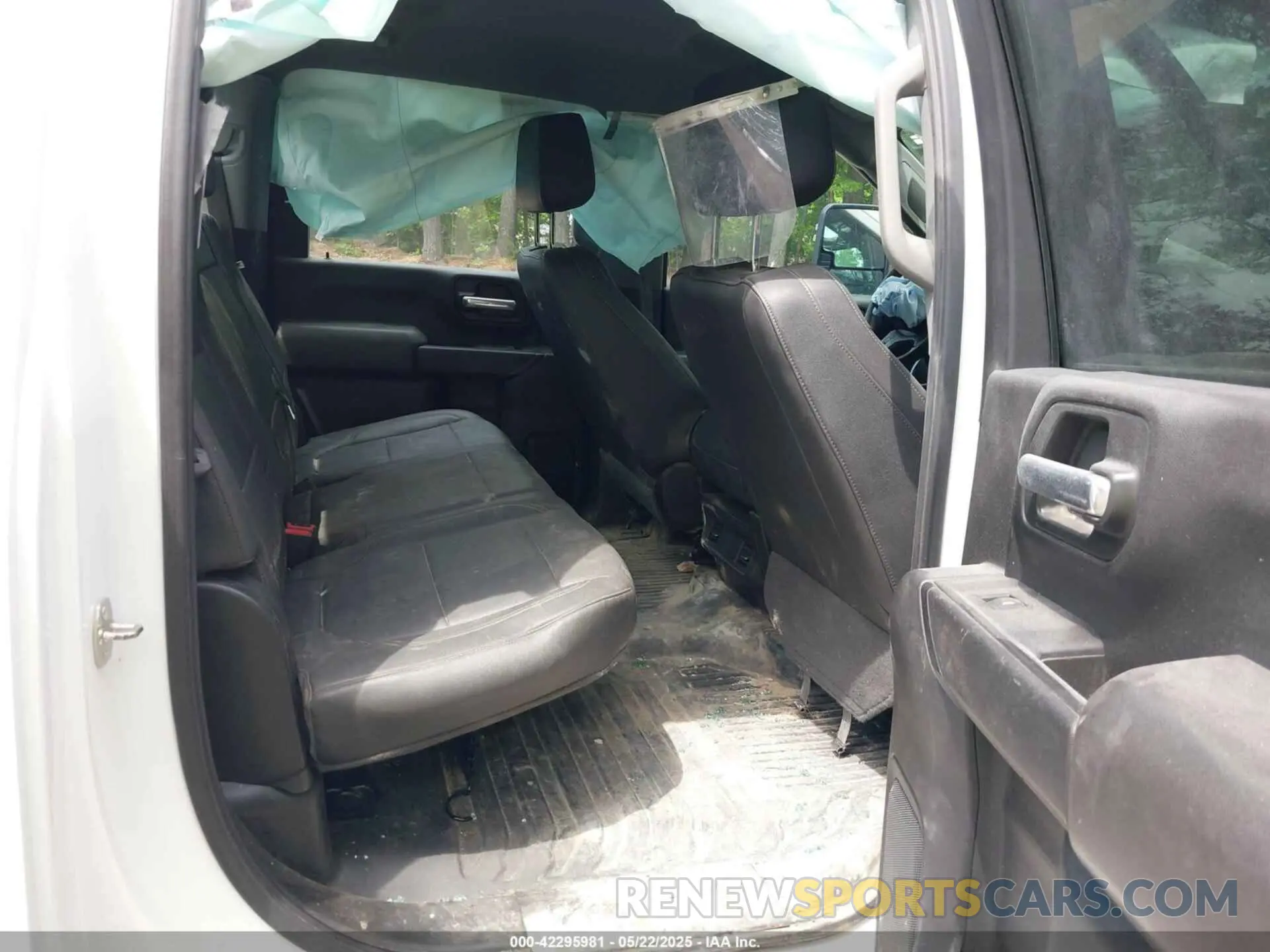 6 Photograph of a damaged car 2GC4YLE78P1714958 CHEVROLET SILVERADO 2500HD 2023