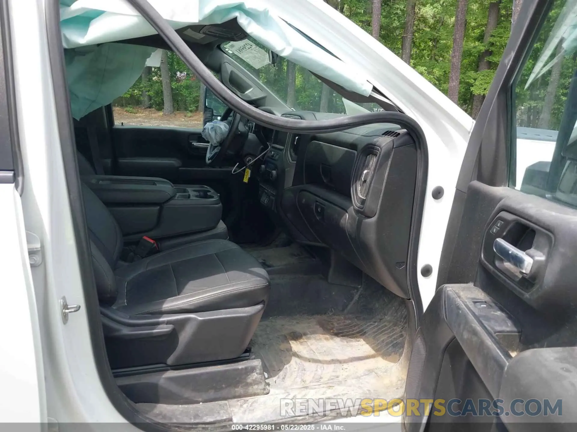 7 Photograph of a damaged car 2GC4YLE78P1714958 CHEVROLET SILVERADO 2500HD 2023