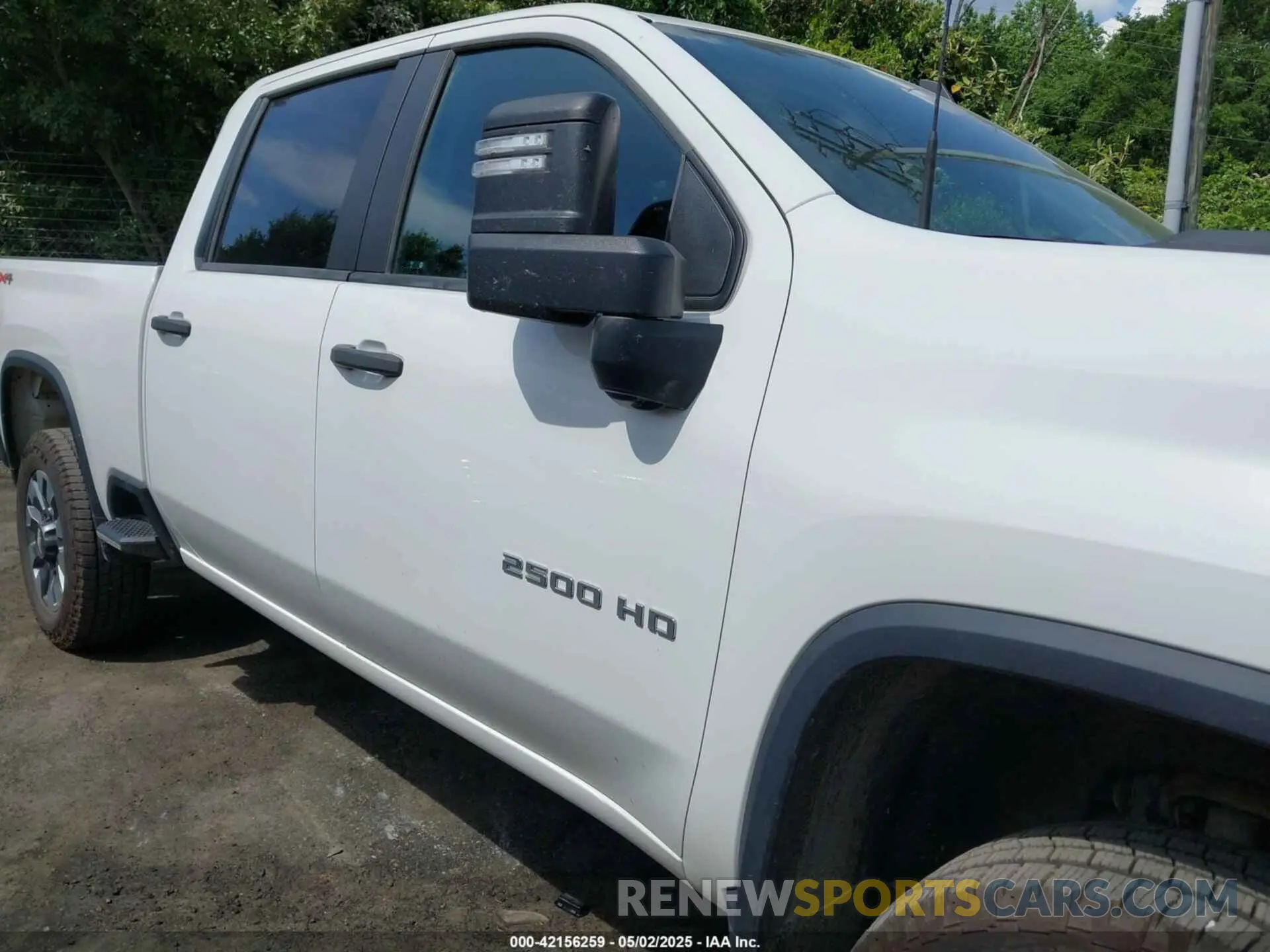 13 Photograph of a damaged car 2GC4YME72P1700639 CHEVROLET SILVERADO 2500HD 2023
