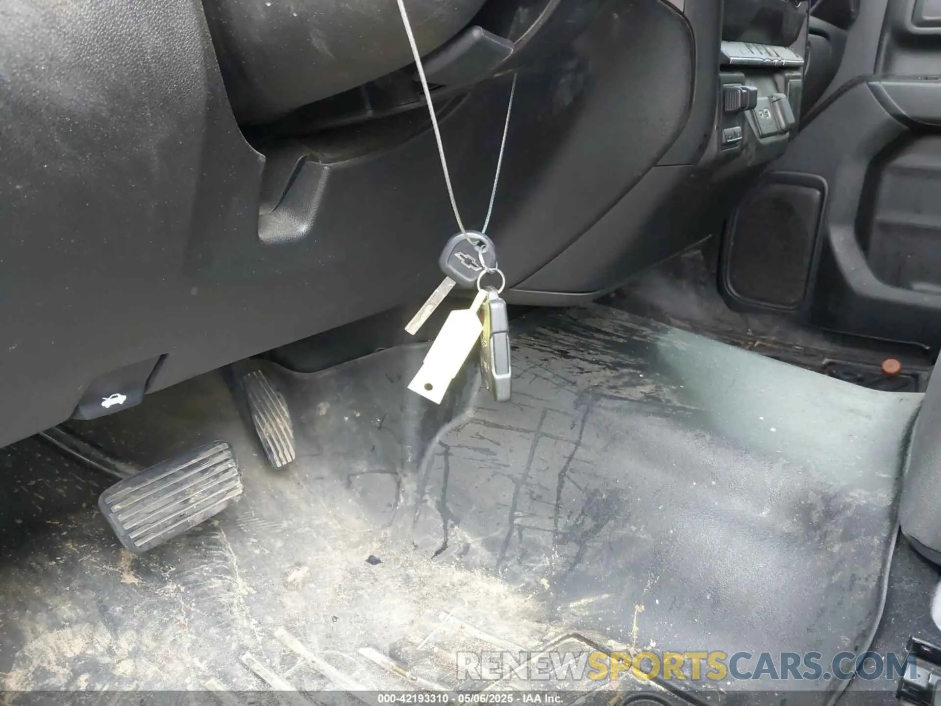10 Photograph of a damaged car 2GC4YME72P1723547 CHEVROLET SILVERADO 2500HD 2023