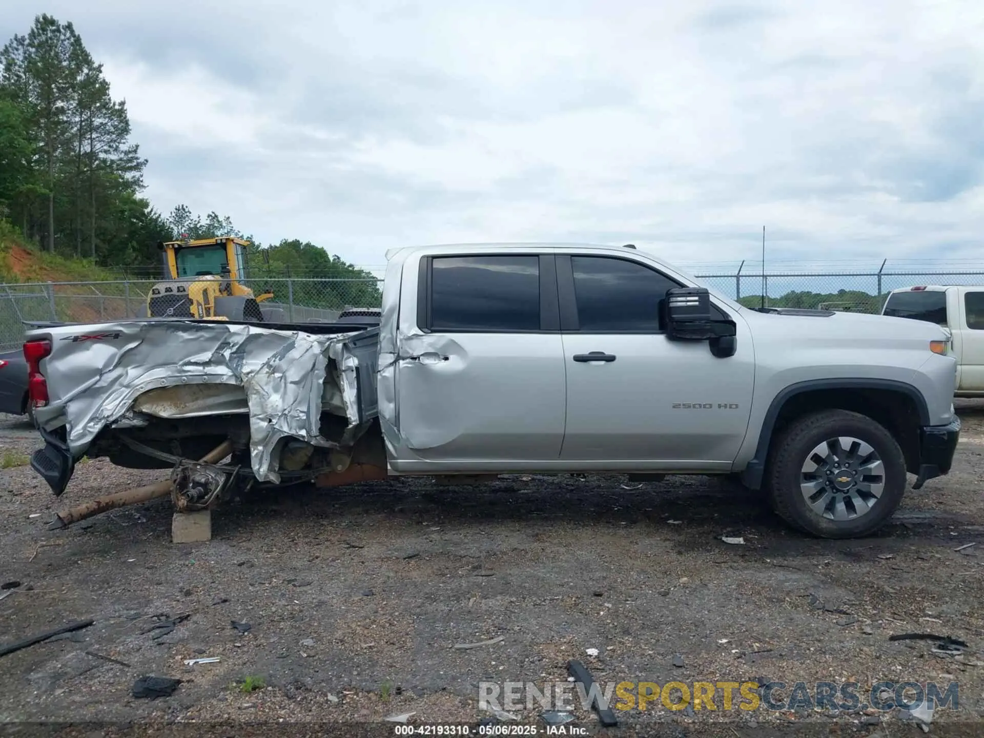 13 Photograph of a damaged car 2GC4YME72P1723547 CHEVROLET SILVERADO 2500HD 2023