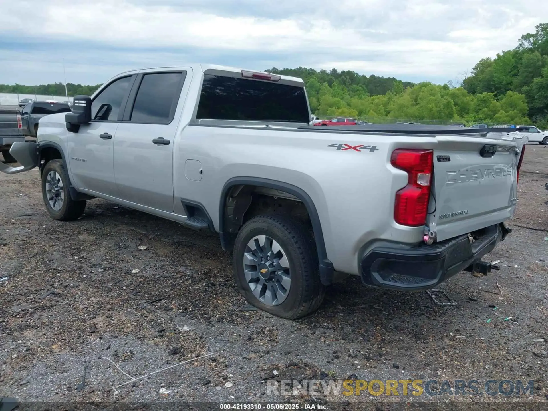 3 Photograph of a damaged car 2GC4YME72P1723547 CHEVROLET SILVERADO 2500HD 2023