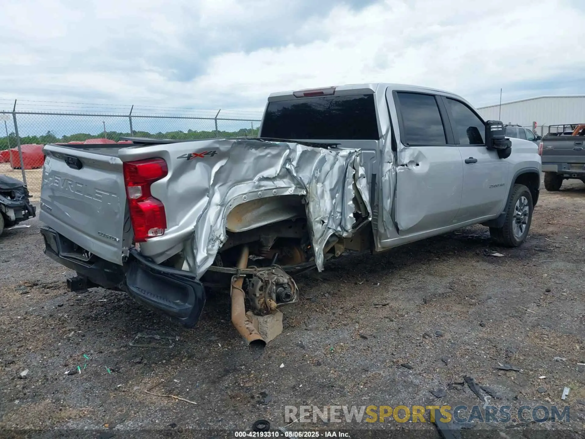 4 Photograph of a damaged car 2GC4YME72P1723547 CHEVROLET SILVERADO 2500HD 2023