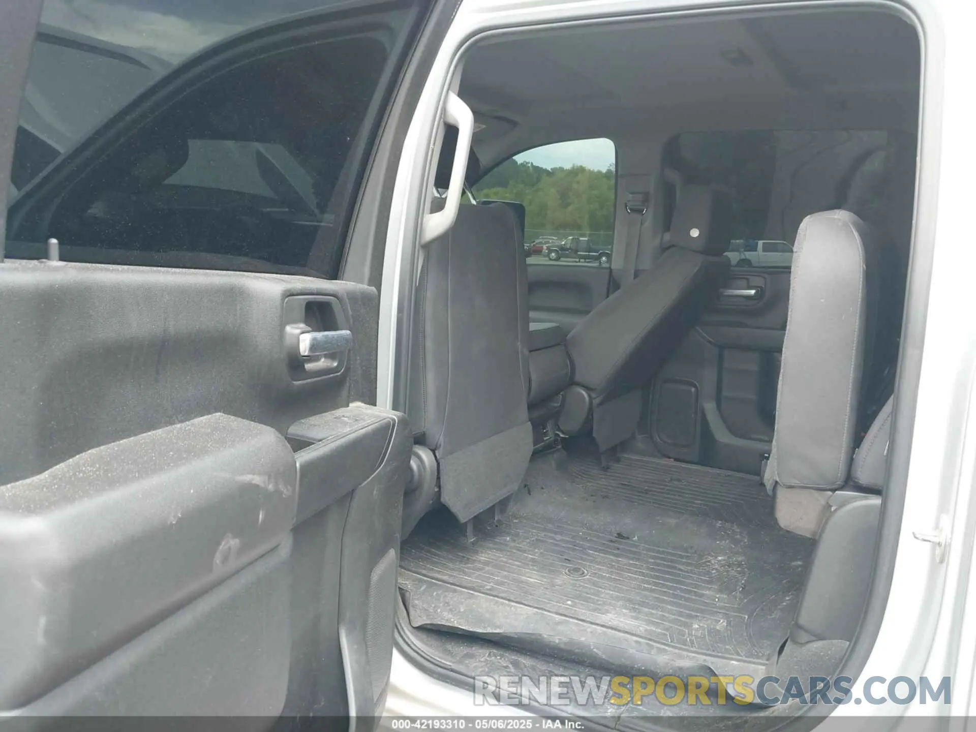 6 Photograph of a damaged car 2GC4YME72P1723547 CHEVROLET SILVERADO 2500HD 2023