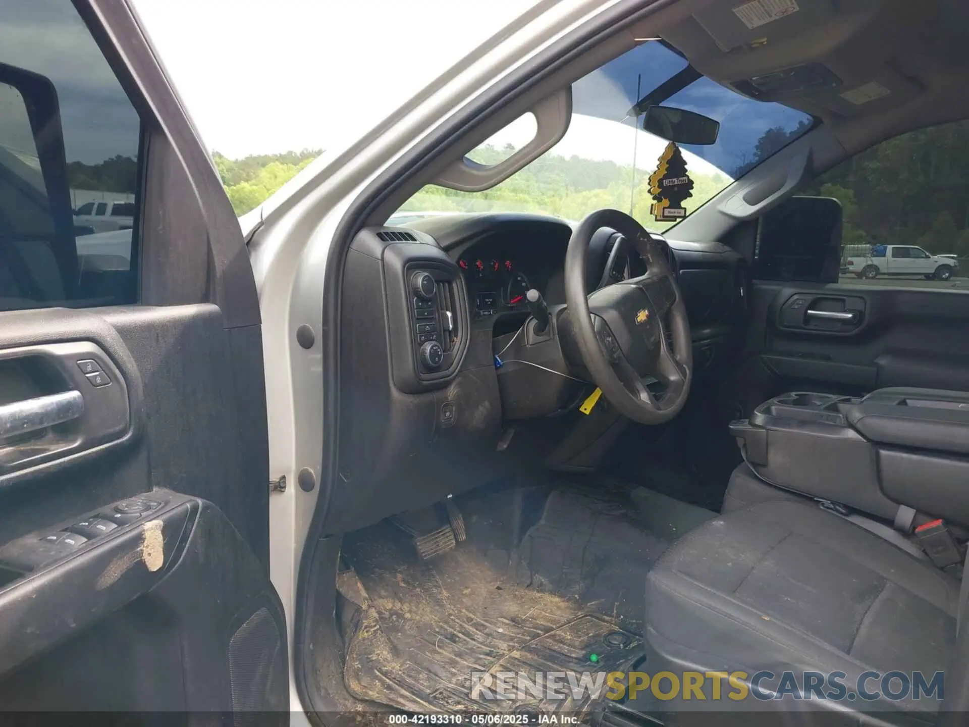 7 Photograph of a damaged car 2GC4YME72P1723547 CHEVROLET SILVERADO 2500HD 2023