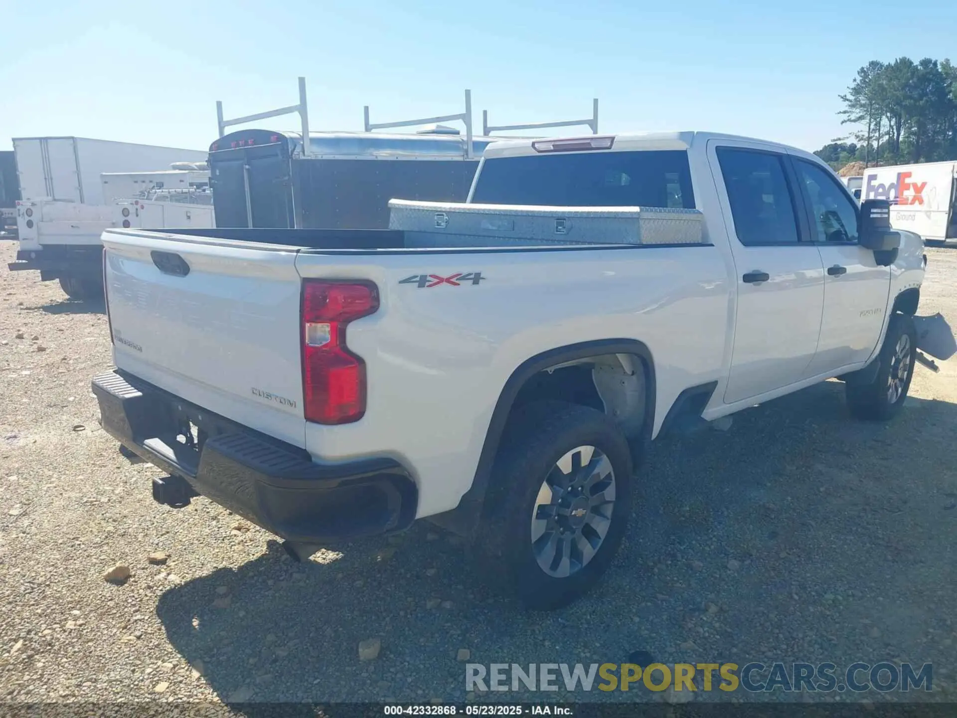4 Photograph of a damaged car 2GC4YME77P1729828 CHEVROLET SILVERADO 2500HD 2023