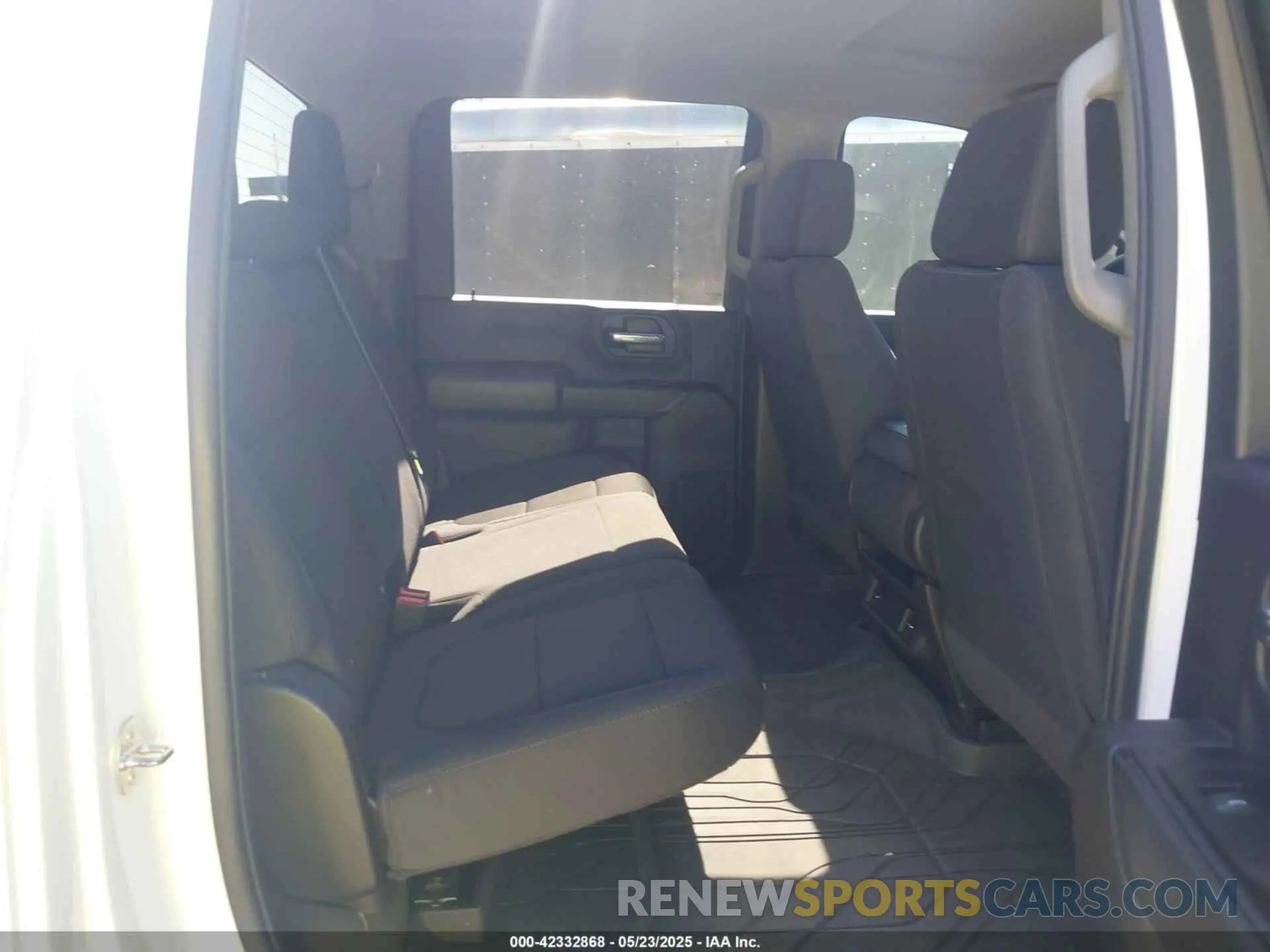 8 Photograph of a damaged car 2GC4YME77P1729828 CHEVROLET SILVERADO 2500HD 2023