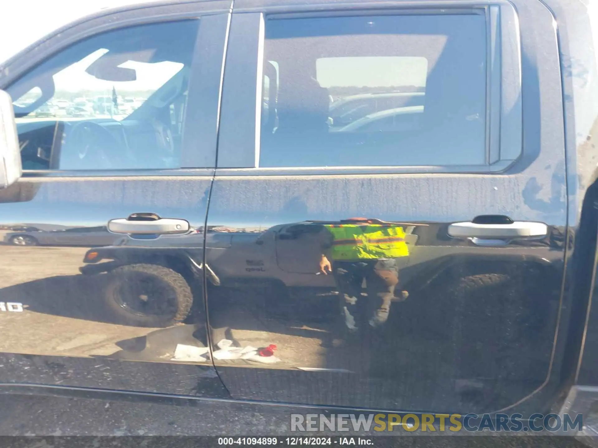 14 Photograph of a damaged car 2GC4YMEY5P1712695 CHEVROLET SILVERADO 2500HD 2023