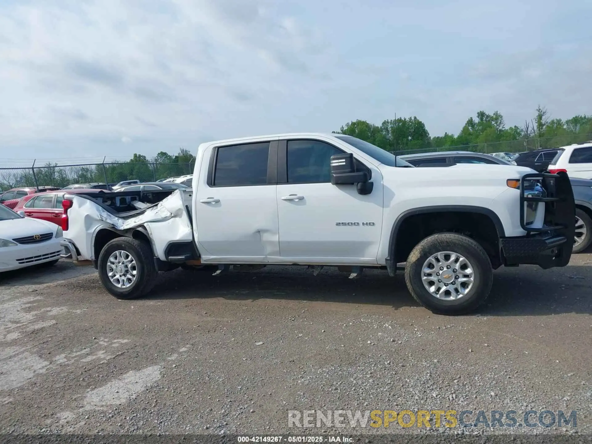 13 Photograph of a damaged car 2GC4YNE70P1730647 CHEVROLET SILVERADO 2500HD 2023