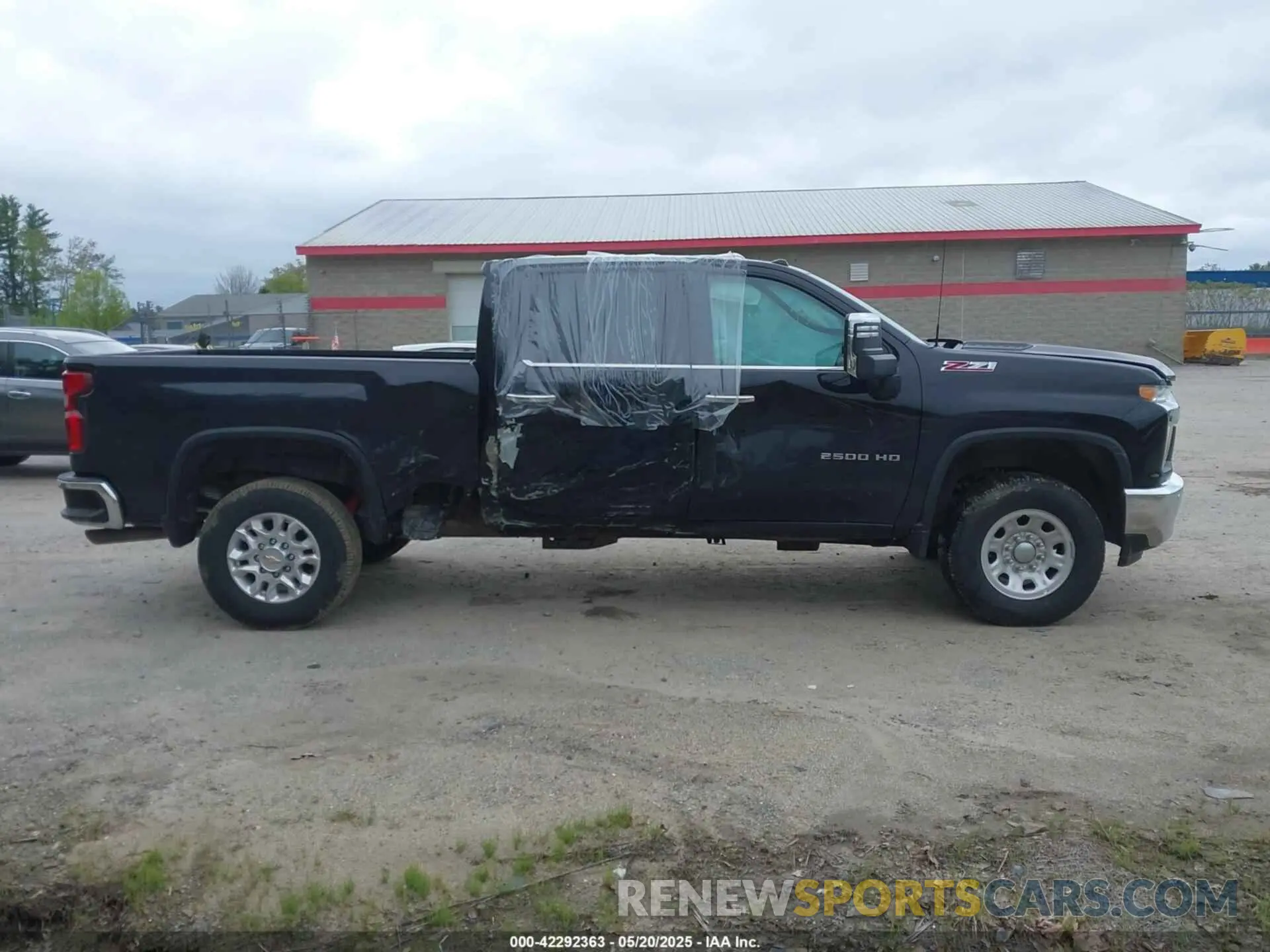 17 Photograph of a damaged car 2GC4YPE78P1728155 CHEVROLET SILVERADO 2500HD 2023