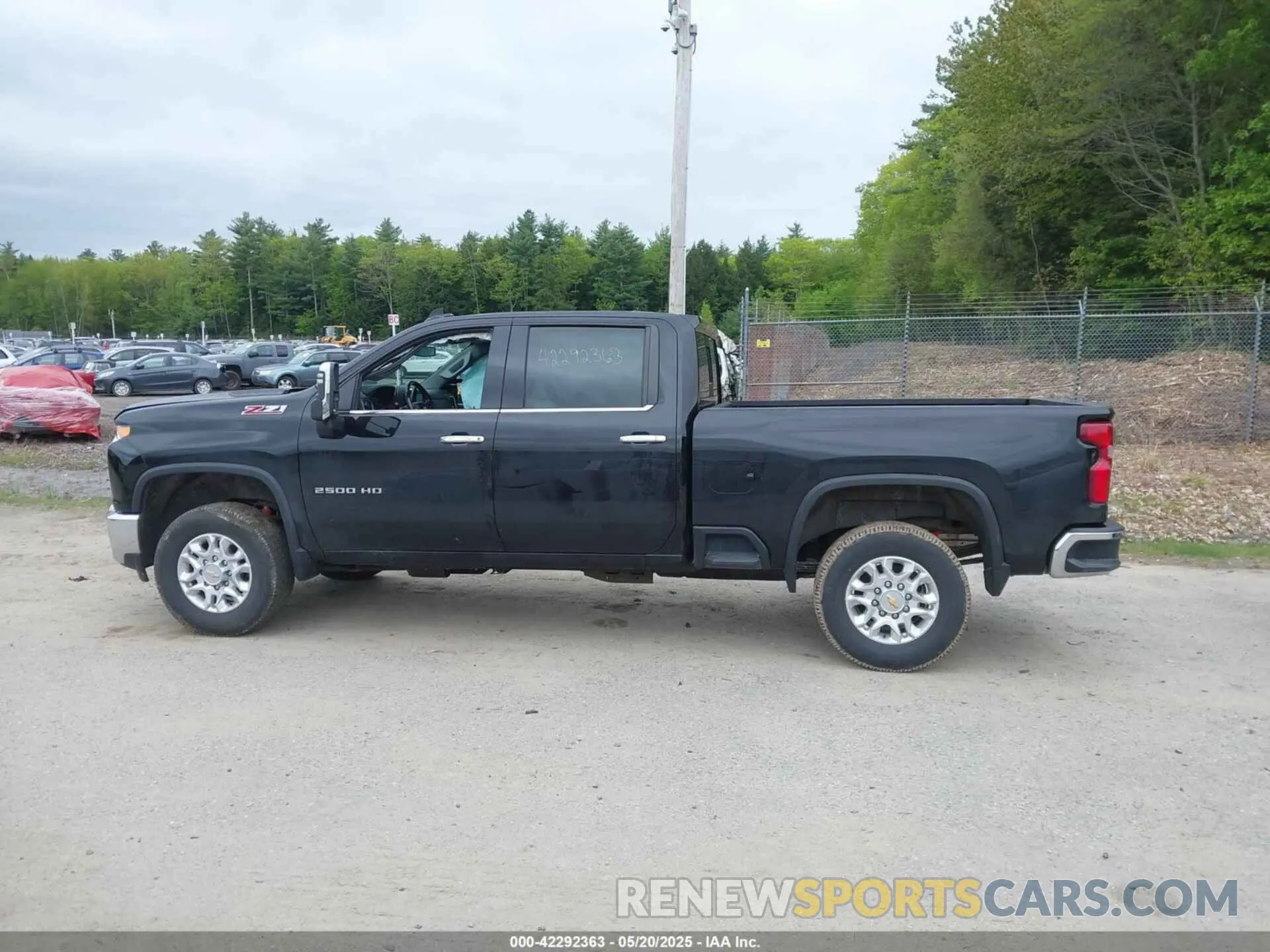 18 Photograph of a damaged car 2GC4YPE78P1728155 CHEVROLET SILVERADO 2500HD 2023