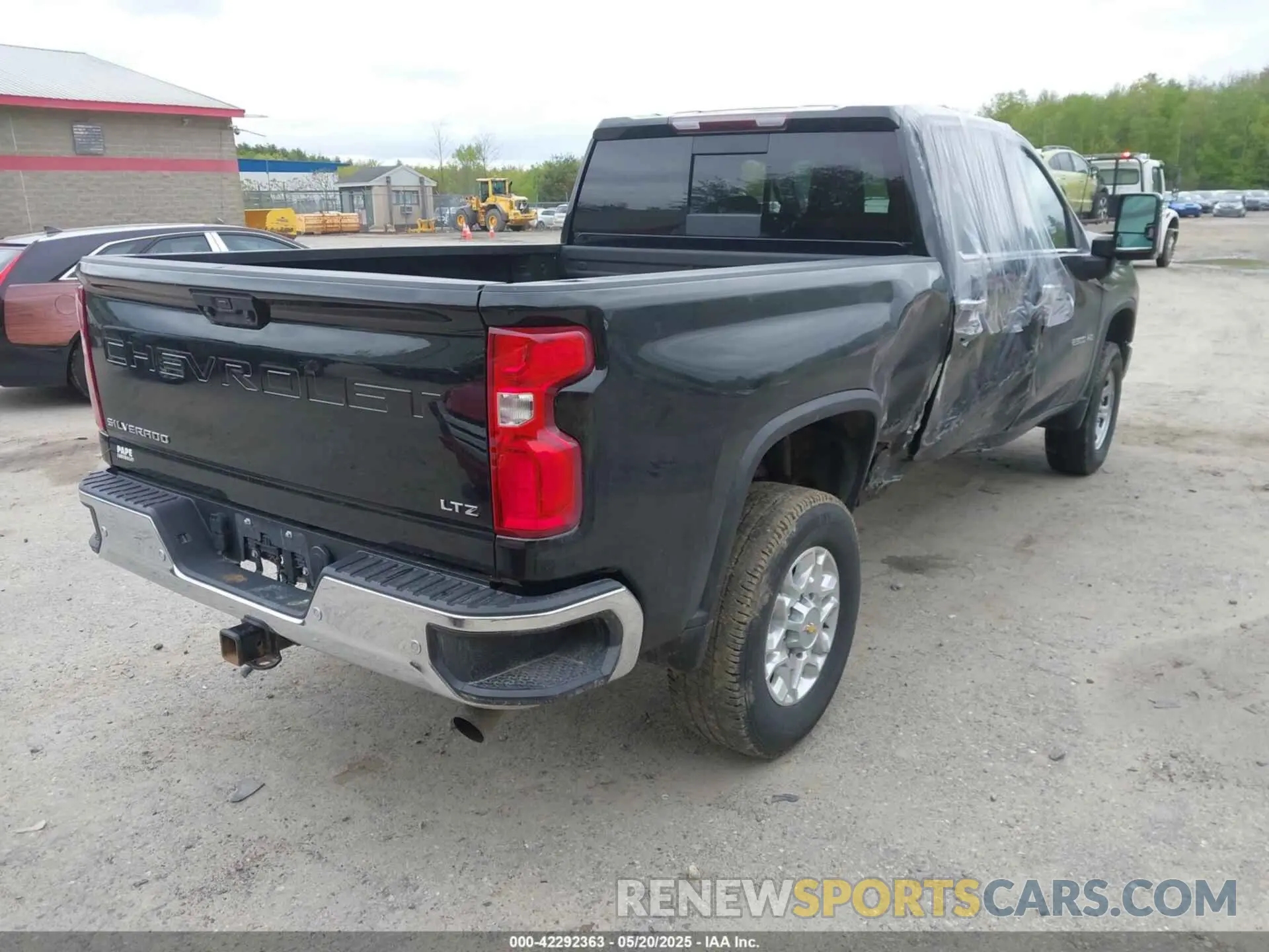 4 Photograph of a damaged car 2GC4YPE78P1728155 CHEVROLET SILVERADO 2500HD 2023