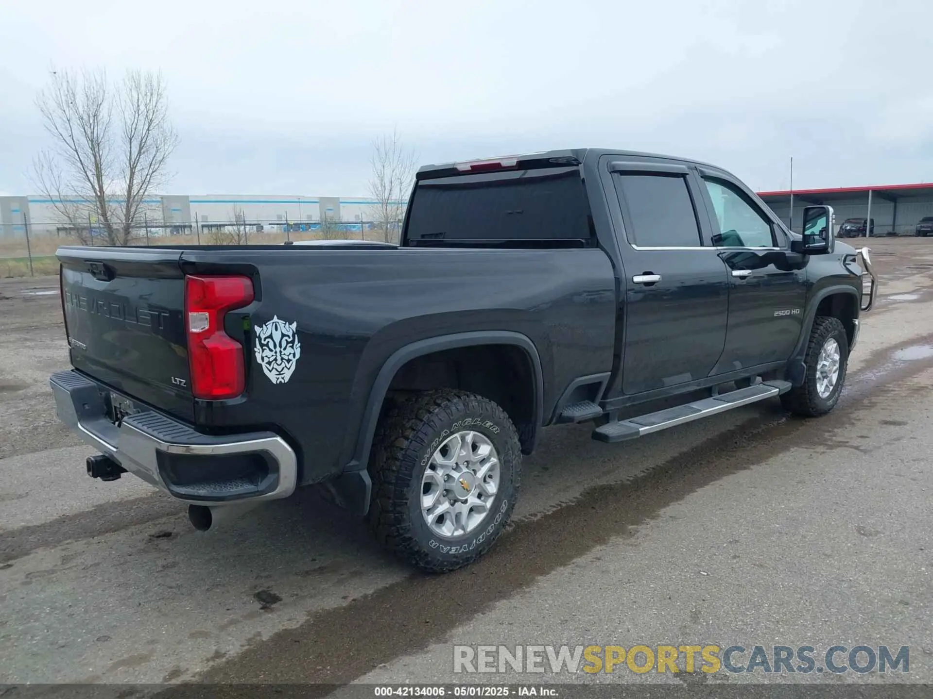 4 Photograph of a damaged car 2GC4YPEY2P1705186 CHEVROLET SILVERADO 2500HD 2023