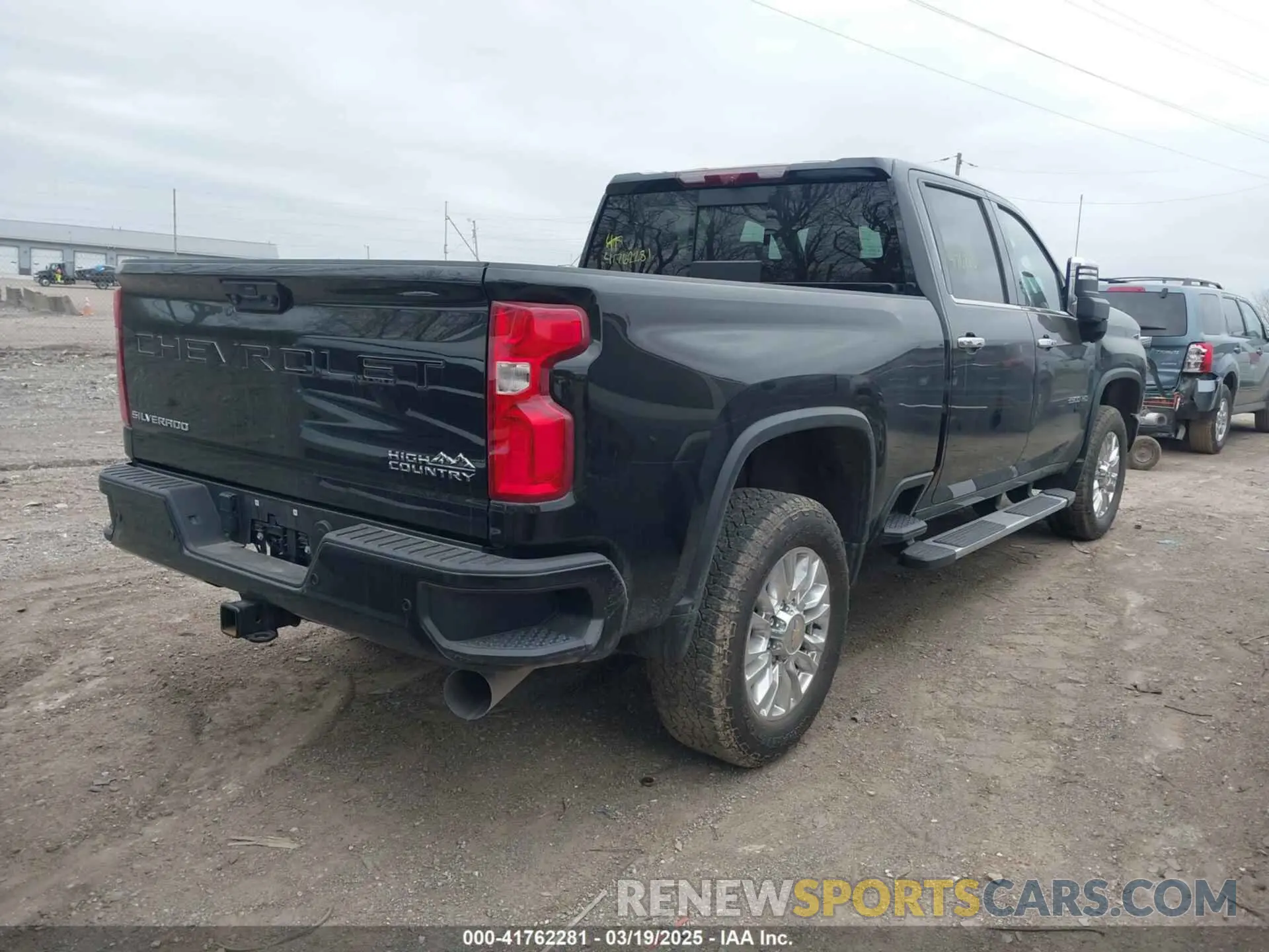 4 Photograph of a damaged car 2GC4YREY1P1728602 CHEVROLET SILVERADO 2500HD 2023