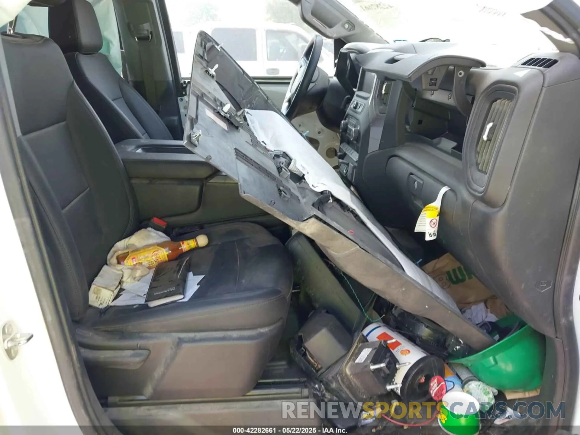 5 Photograph of a damaged car 1GC2YLE7XRF176296 CHEVROLET SILVERADO 2500HD 2024