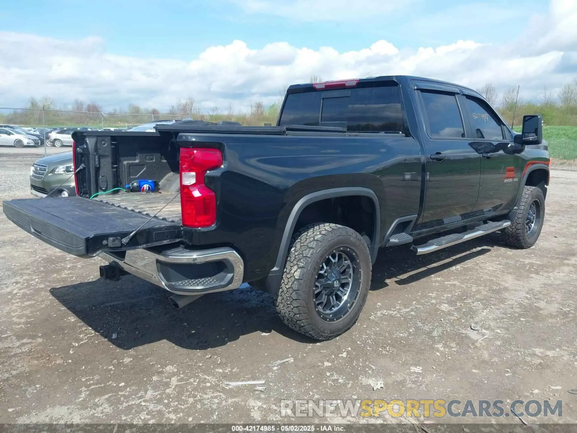 4 Photograph of a damaged car 1GC4YNE77RF126847 CHEVROLET SILVERADO 2500HD 2024