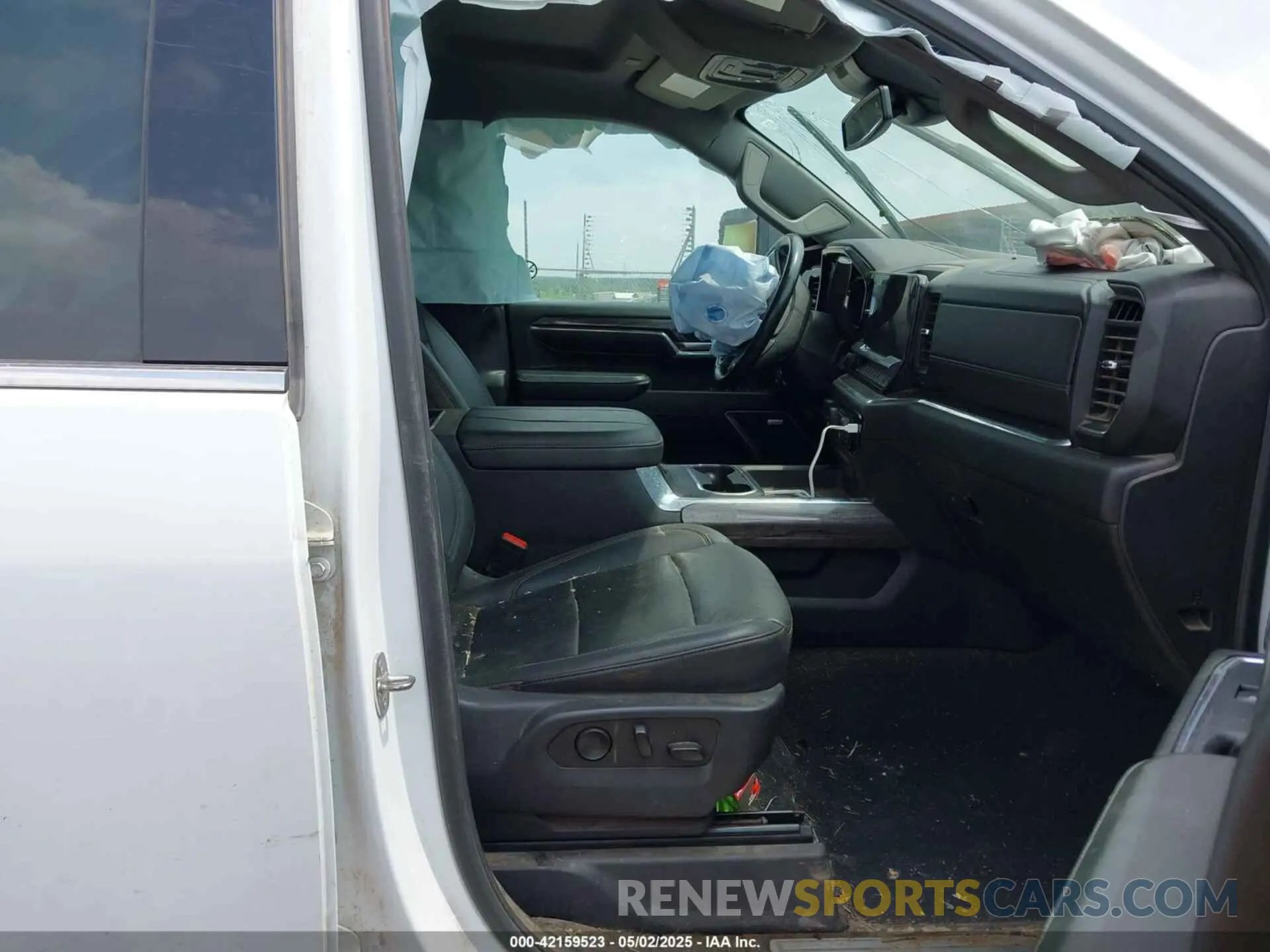 5 Photograph of a damaged car 1GC4YPEY1RF172534 CHEVROLET SILVERADO 2500HD 2024
