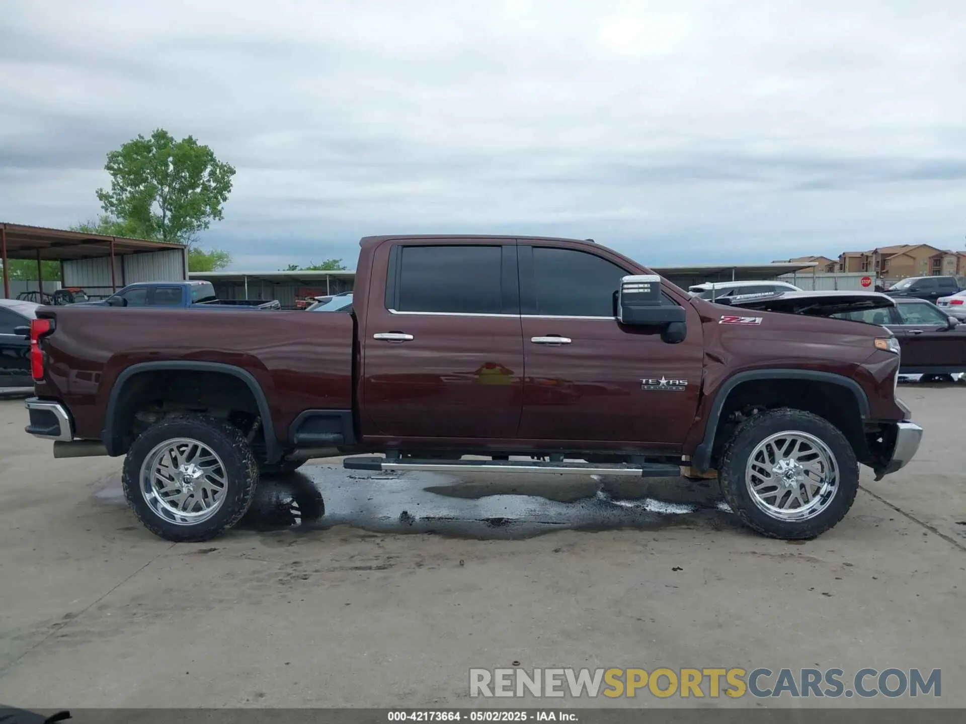 14 Photograph of a damaged car 1GC4YPEY6RF337932 CHEVROLET SILVERADO 2500HD 2024