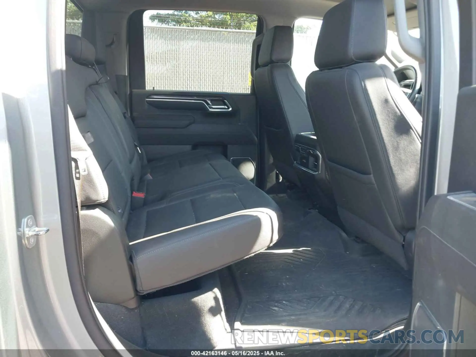 6 Photograph of a damaged car 1GC4YPEY9RF138311 CHEVROLET SILVERADO 2500HD 2024