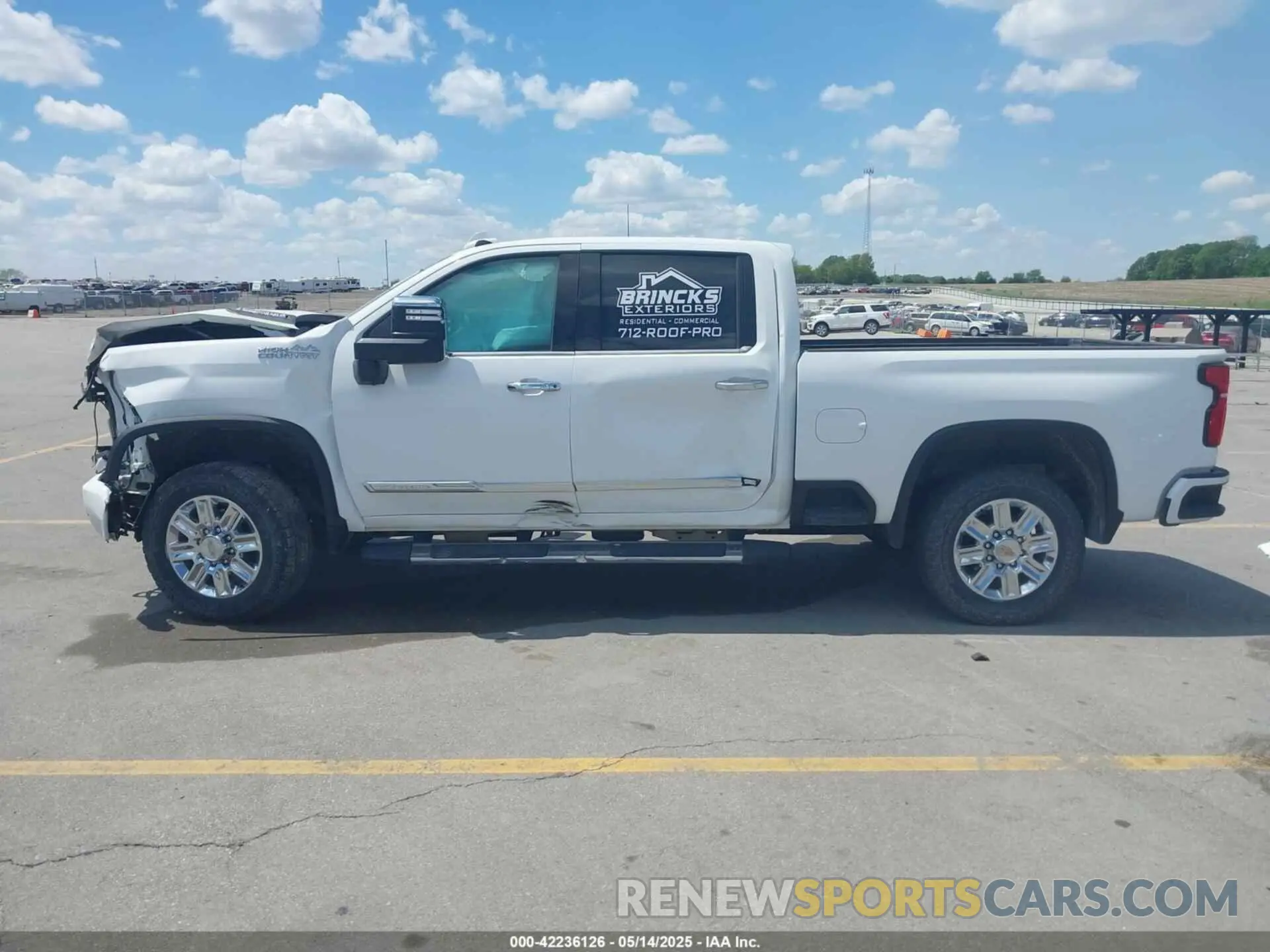 14 Photograph of a damaged car 1GC4YREY9RF146114 CHEVROLET SILVERADO 2500HD 2024