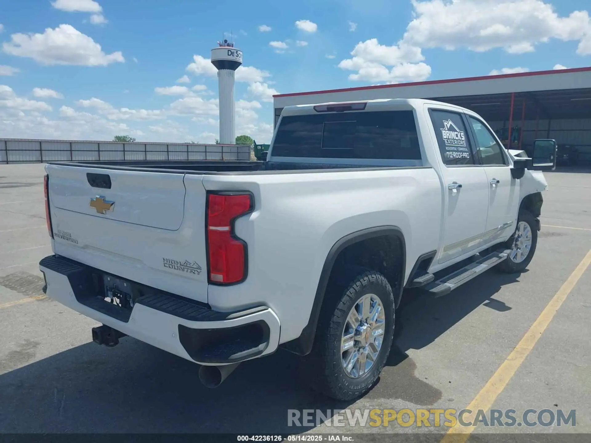 4 Photograph of a damaged car 1GC4YREY9RF146114 CHEVROLET SILVERADO 2500HD 2024