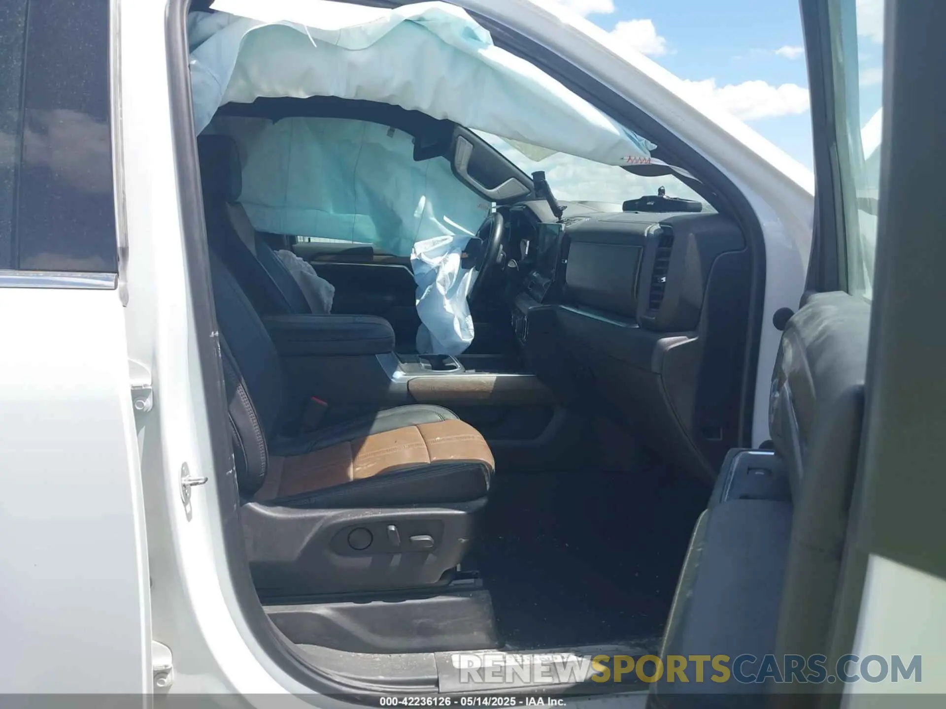 5 Photograph of a damaged car 1GC4YREY9RF146114 CHEVROLET SILVERADO 2500HD 2024