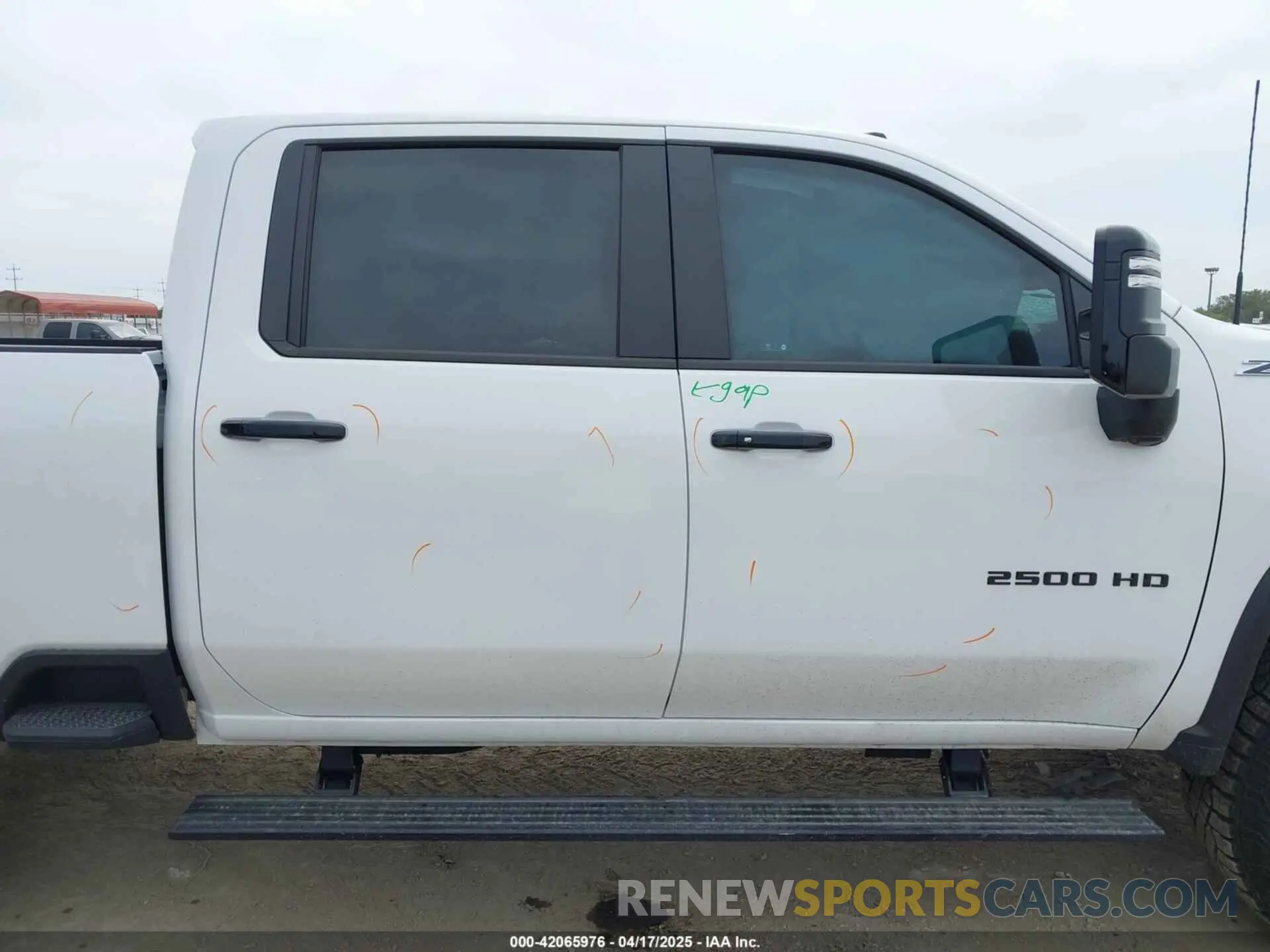 13 Photograph of a damaged car 1GC4YYEY9RF440980 CHEVROLET SILVERADO 2500HD 2024