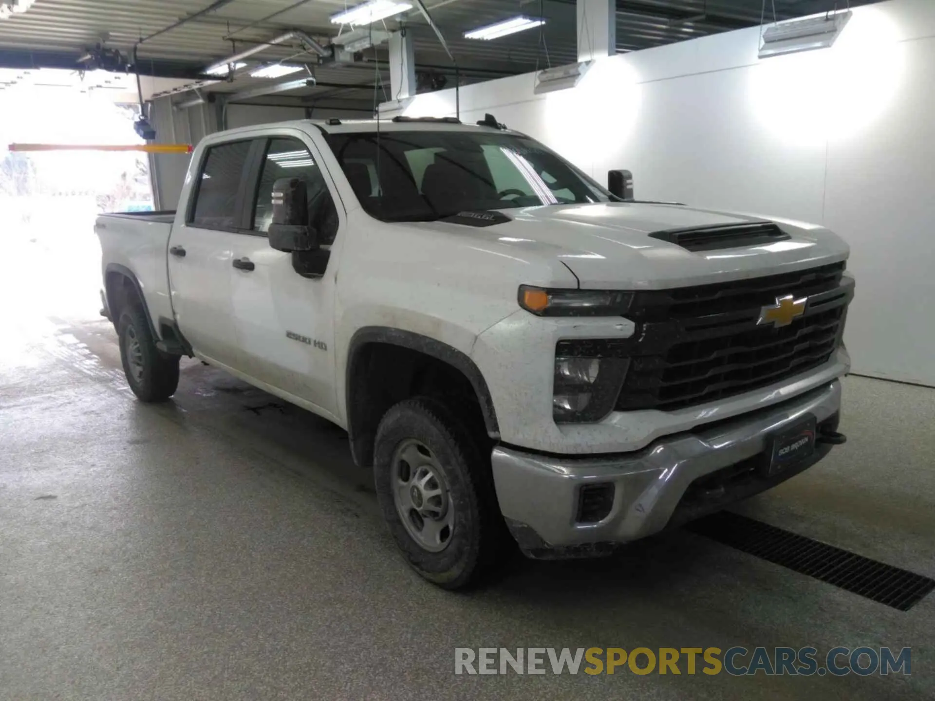 9 Photograph of a damaged car 2GC1YLE70R1152348 CHEVROLET SILVERADO 2500HD 2024