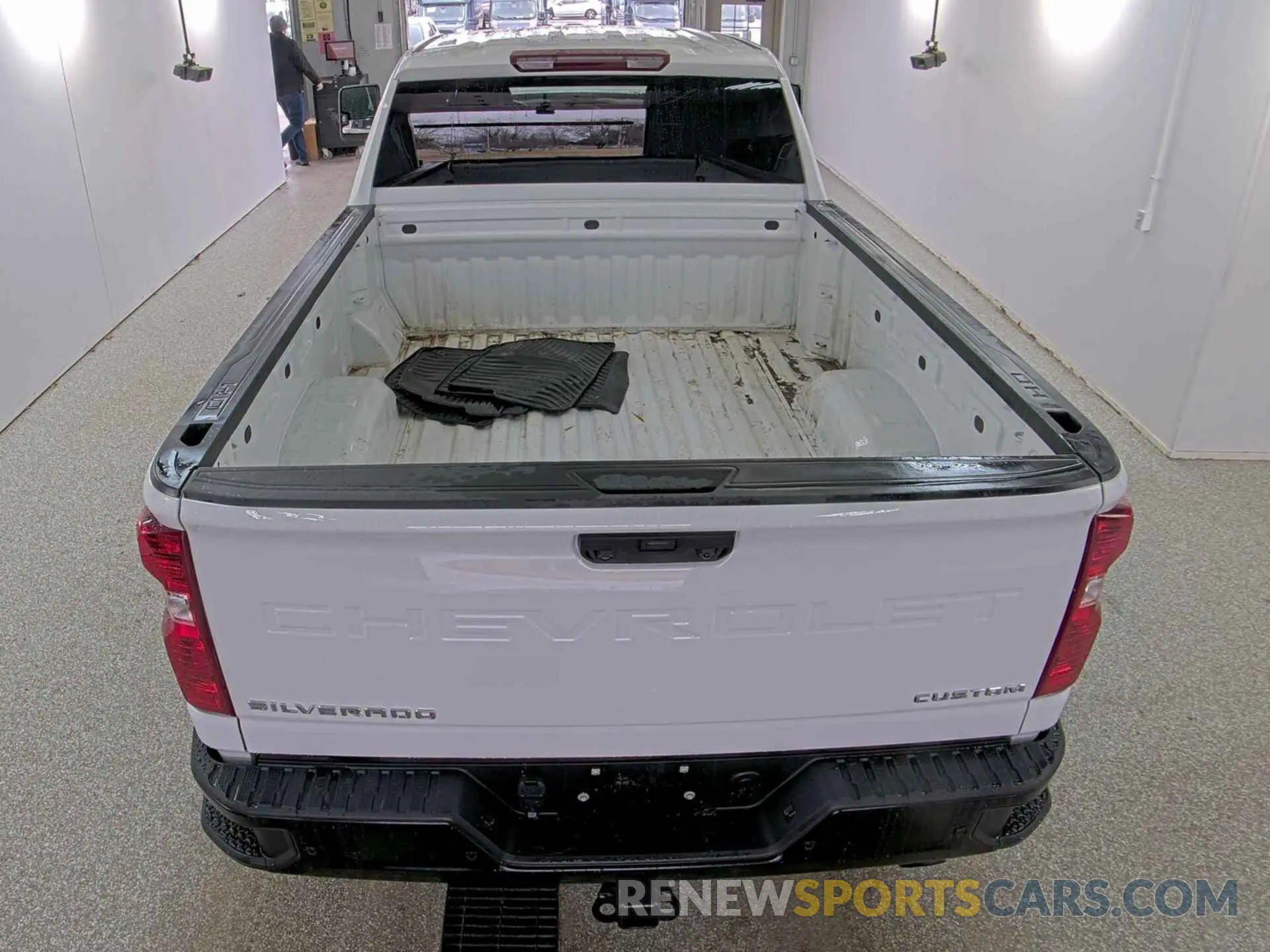 18 Photograph of a damaged car 2GC1YME74R1179283 CHEVROLET SILVERADO 2500HD 2024