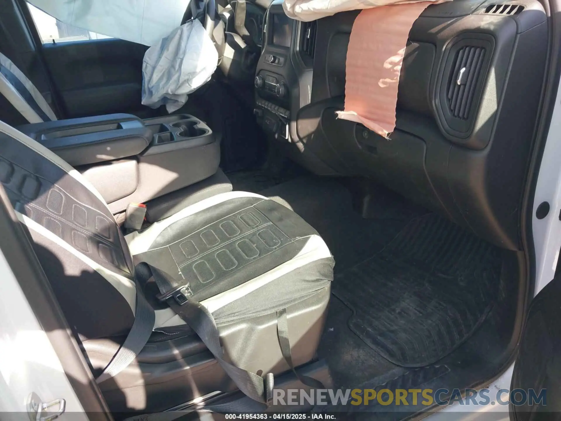 5 Photograph of a damaged car 2GC1YME76R1179916 CHEVROLET SILVERADO 2500HD 2024