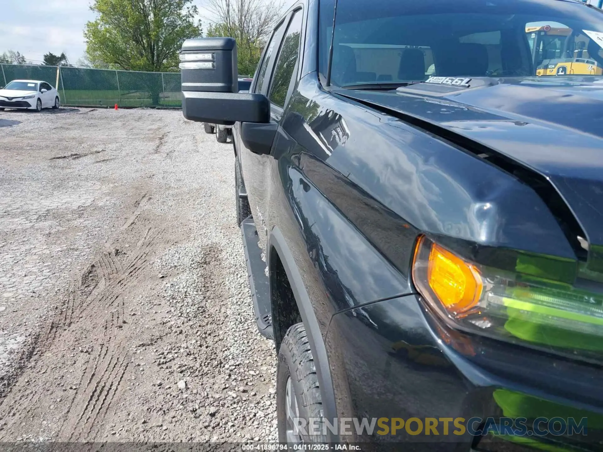 18 Photograph of a damaged car 2GC4YME70R1202801 CHEVROLET SILVERADO 2500HD 2024