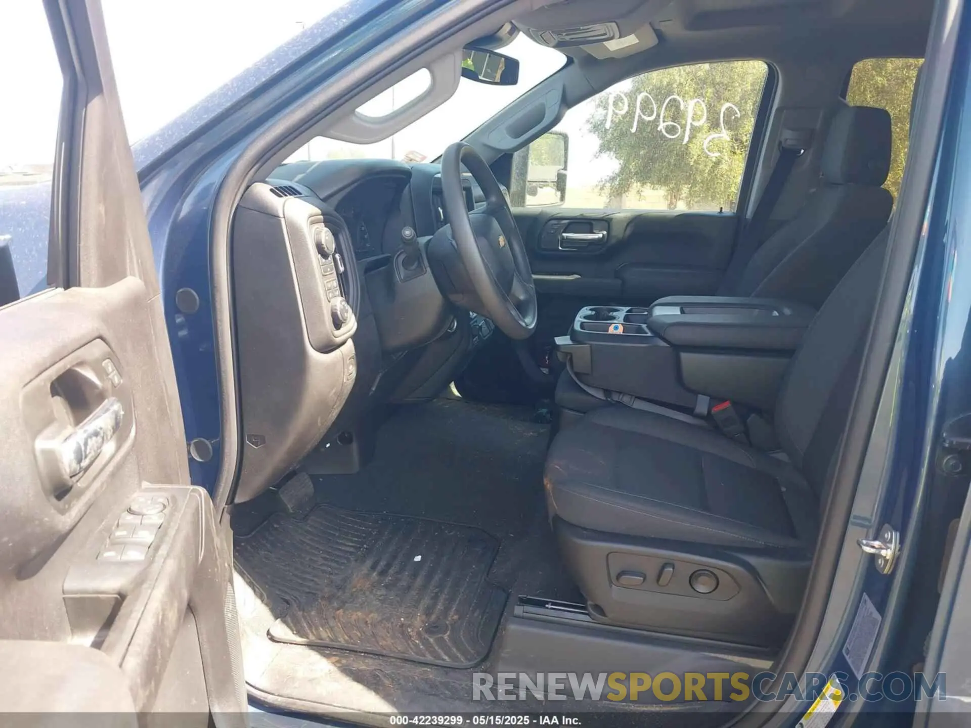 5 Photograph of a damaged car 2GC4YME77R1198889 CHEVROLET SILVERADO 2500HD 2024