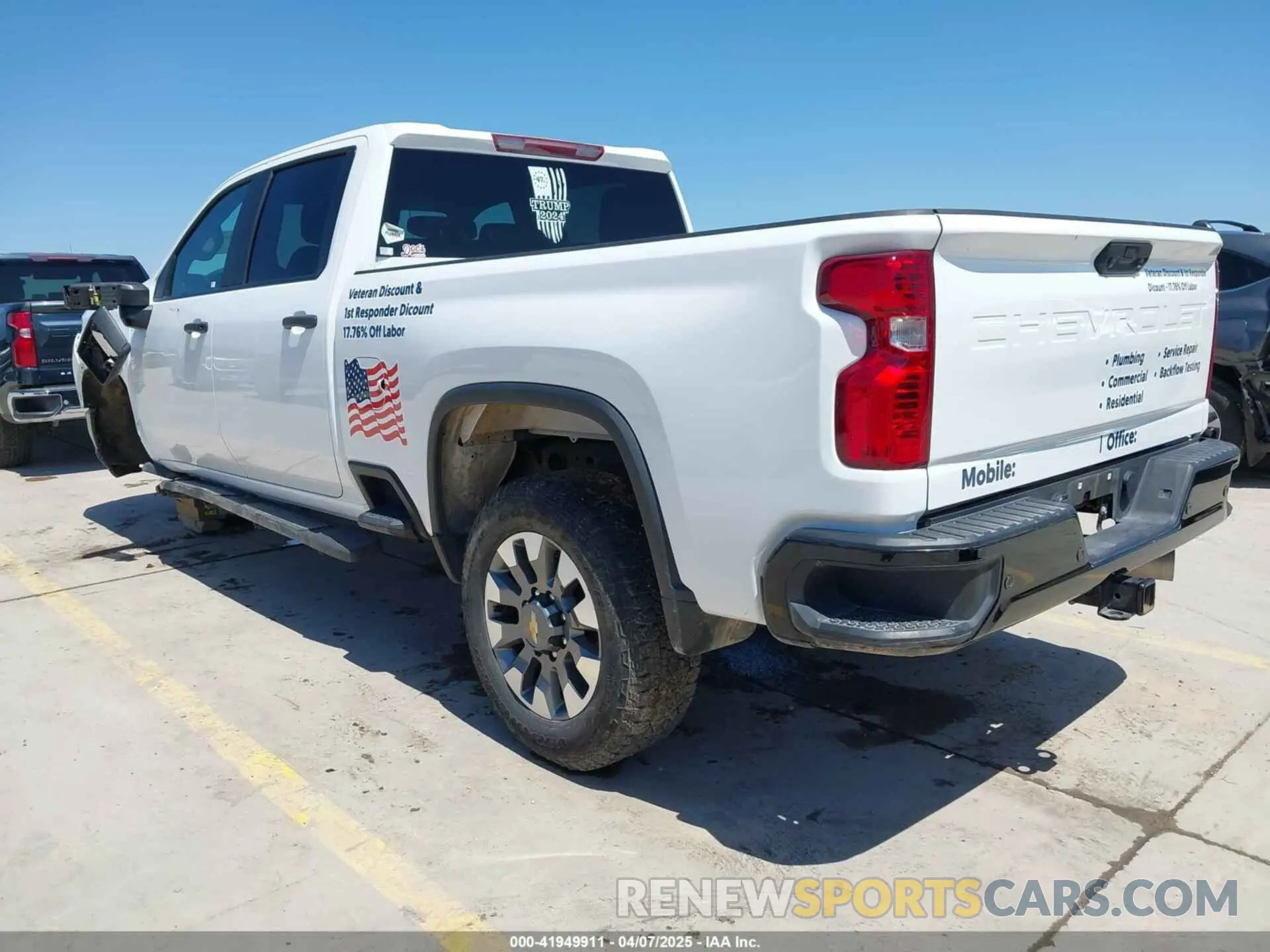 3 Photograph of a damaged car 2GC4YMEY2R1108296 CHEVROLET SILVERADO 2500HD 2024
