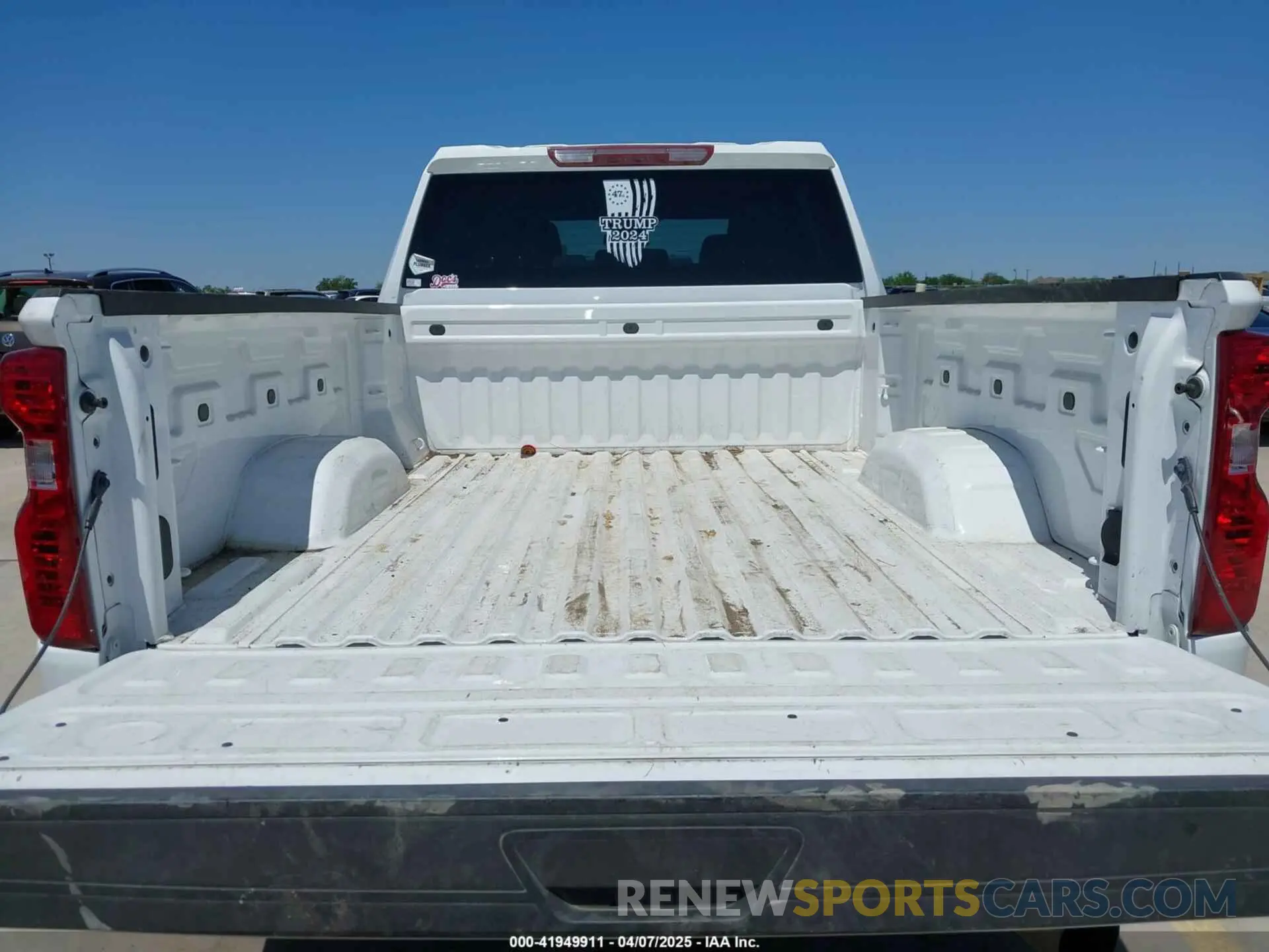 6 Photograph of a damaged car 2GC4YMEY2R1108296 CHEVROLET SILVERADO 2500HD 2024