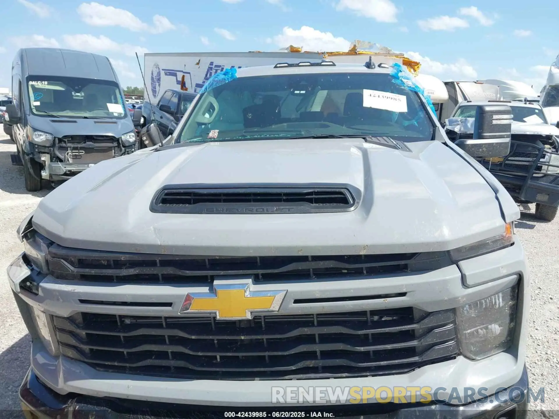 10 Photograph of a damaged car 2GC4YMEYXR1251657 CHEVROLET SILVERADO 2500HD 2024