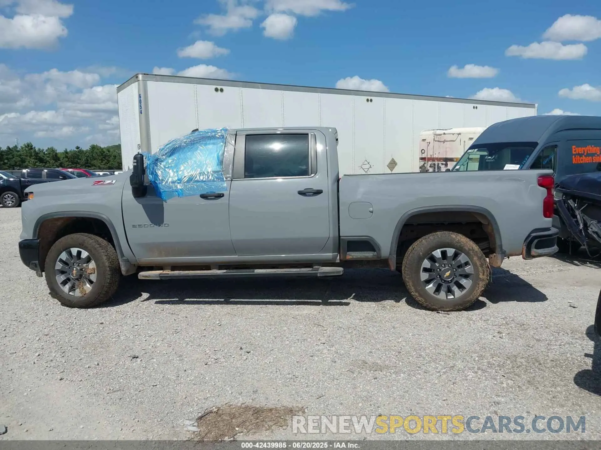 14 Photograph of a damaged car 2GC4YMEYXR1251657 CHEVROLET SILVERADO 2500HD 2024