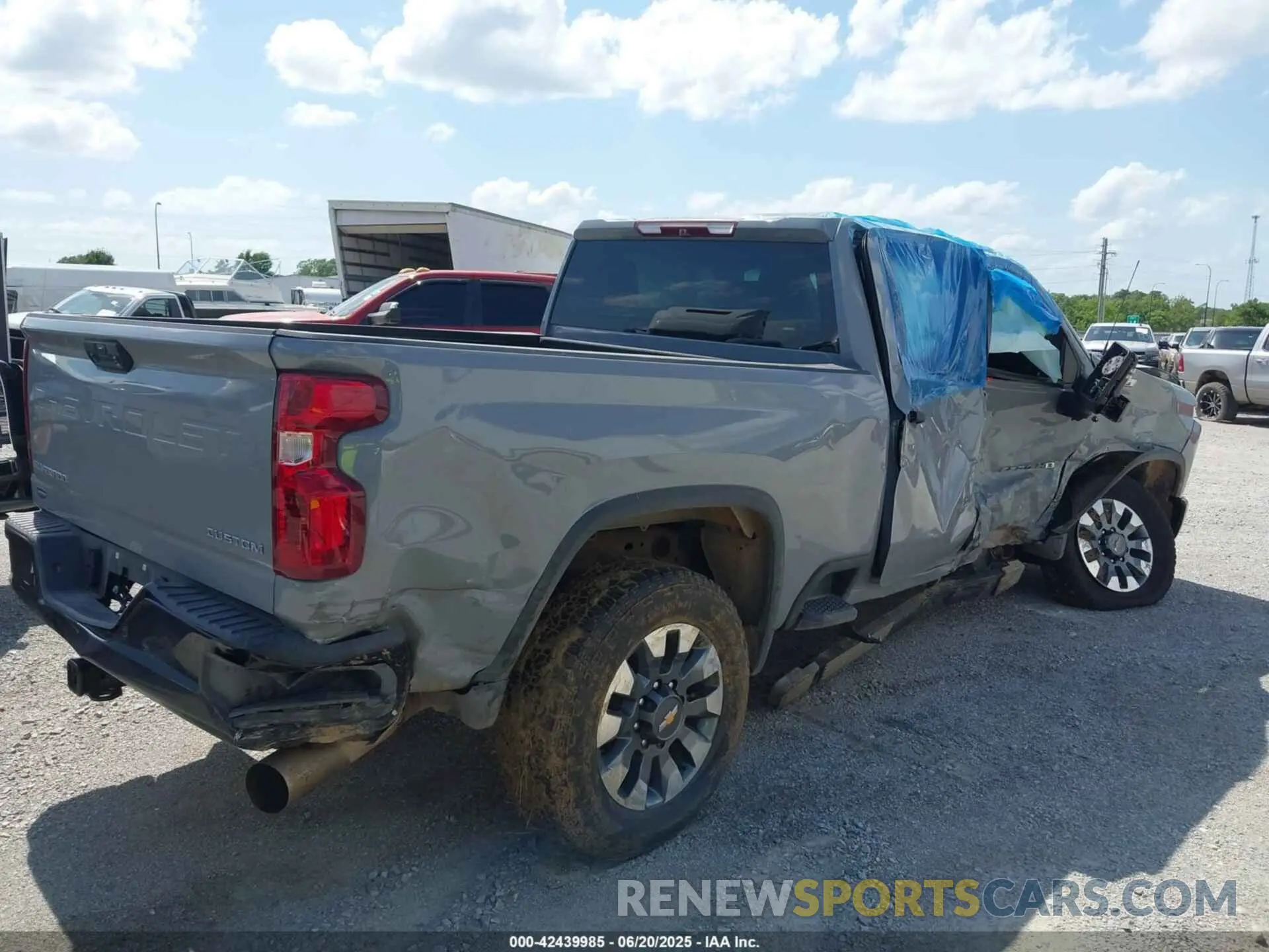 4 Photograph of a damaged car 2GC4YMEYXR1251657 CHEVROLET SILVERADO 2500HD 2024