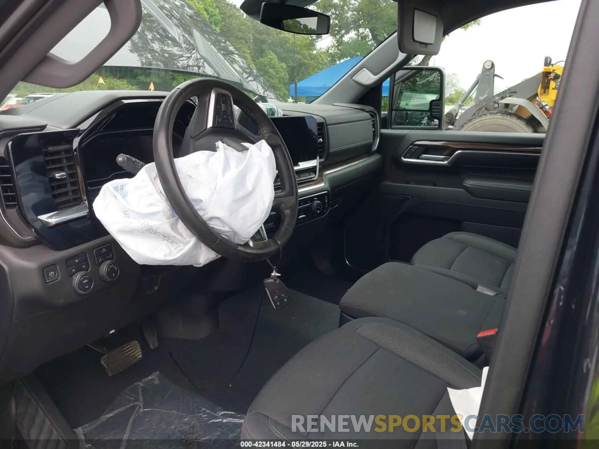 6 Photograph of a damaged car 2GC4YNE77R1108226 CHEVROLET SILVERADO 2500HD 2024