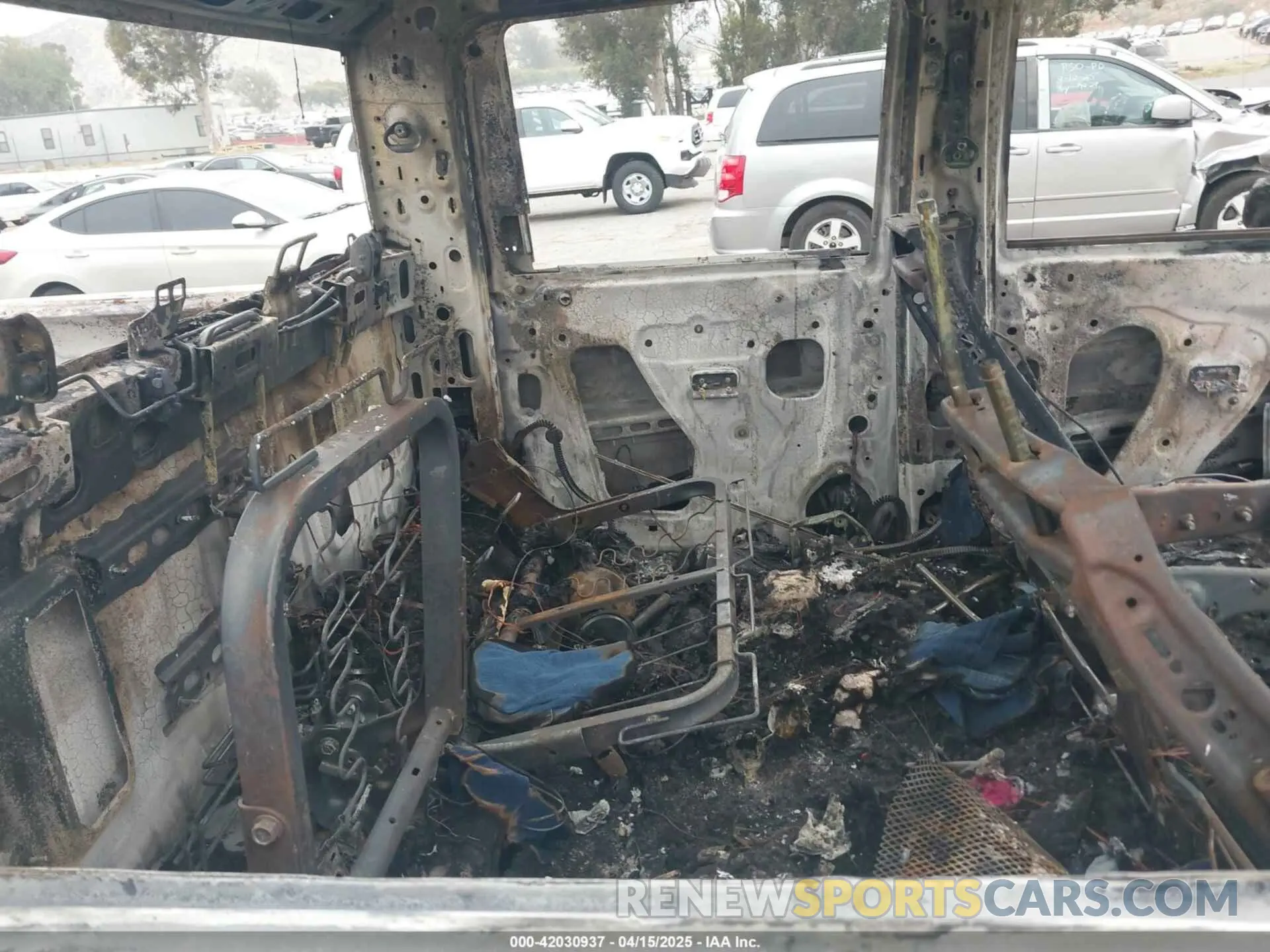 8 Photograph of a damaged car 2GC4YNEY8R1122614 CHEVROLET SILVERADO 2500HD 2024